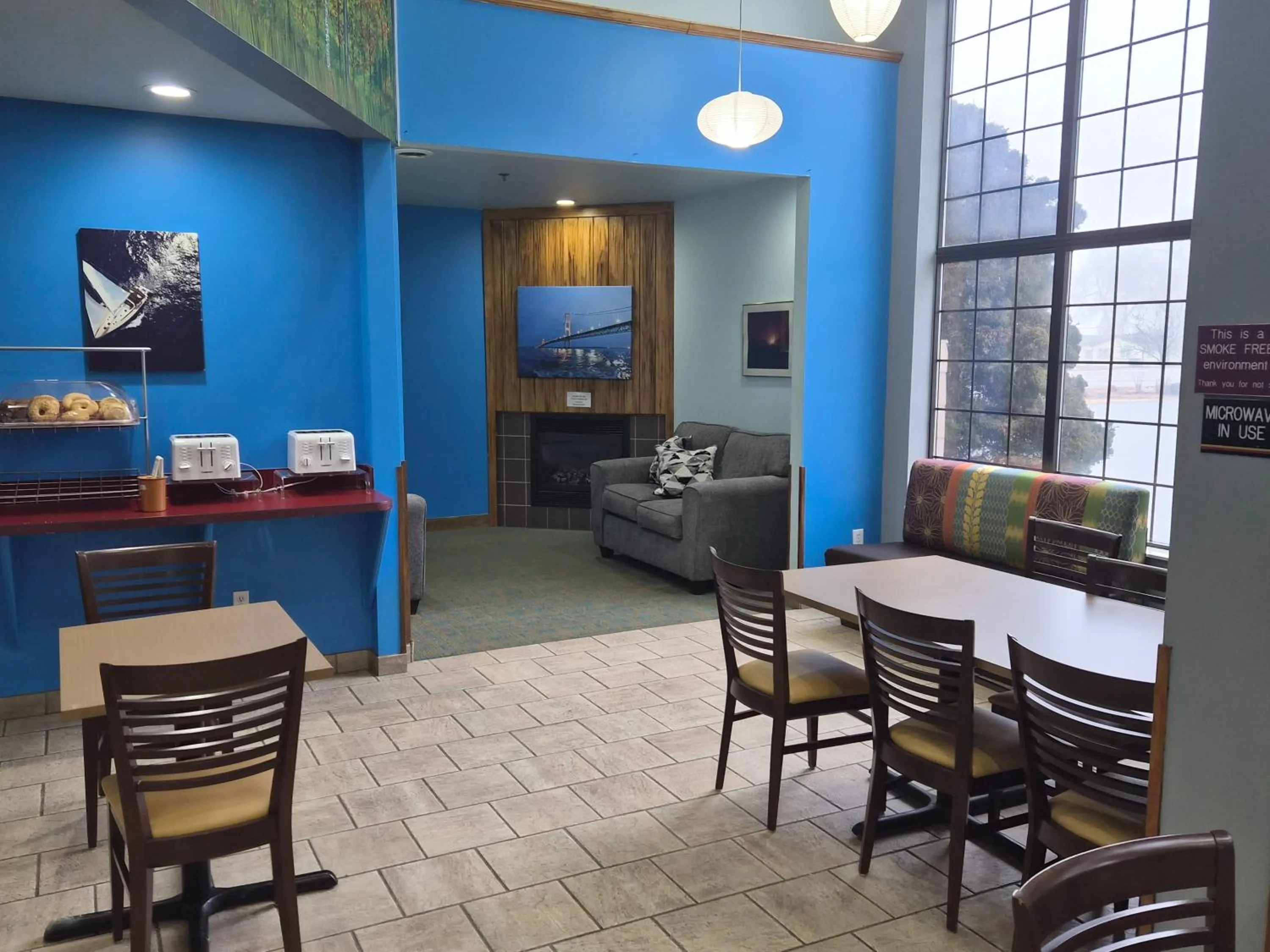 Dining area in Bay Inn