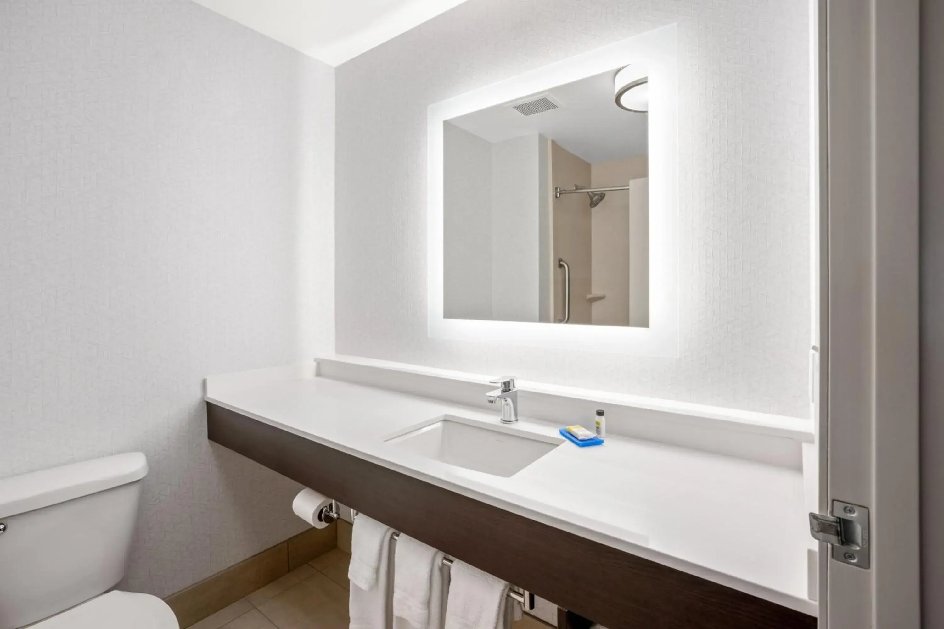 Standard Room with Two Queen Beds in Holiday Inn Express Hotel & Suites Marysville by IHG Standard Room with Two Queen Beds in Holiday Inn Express Hotel & Suites Marysville by IHG