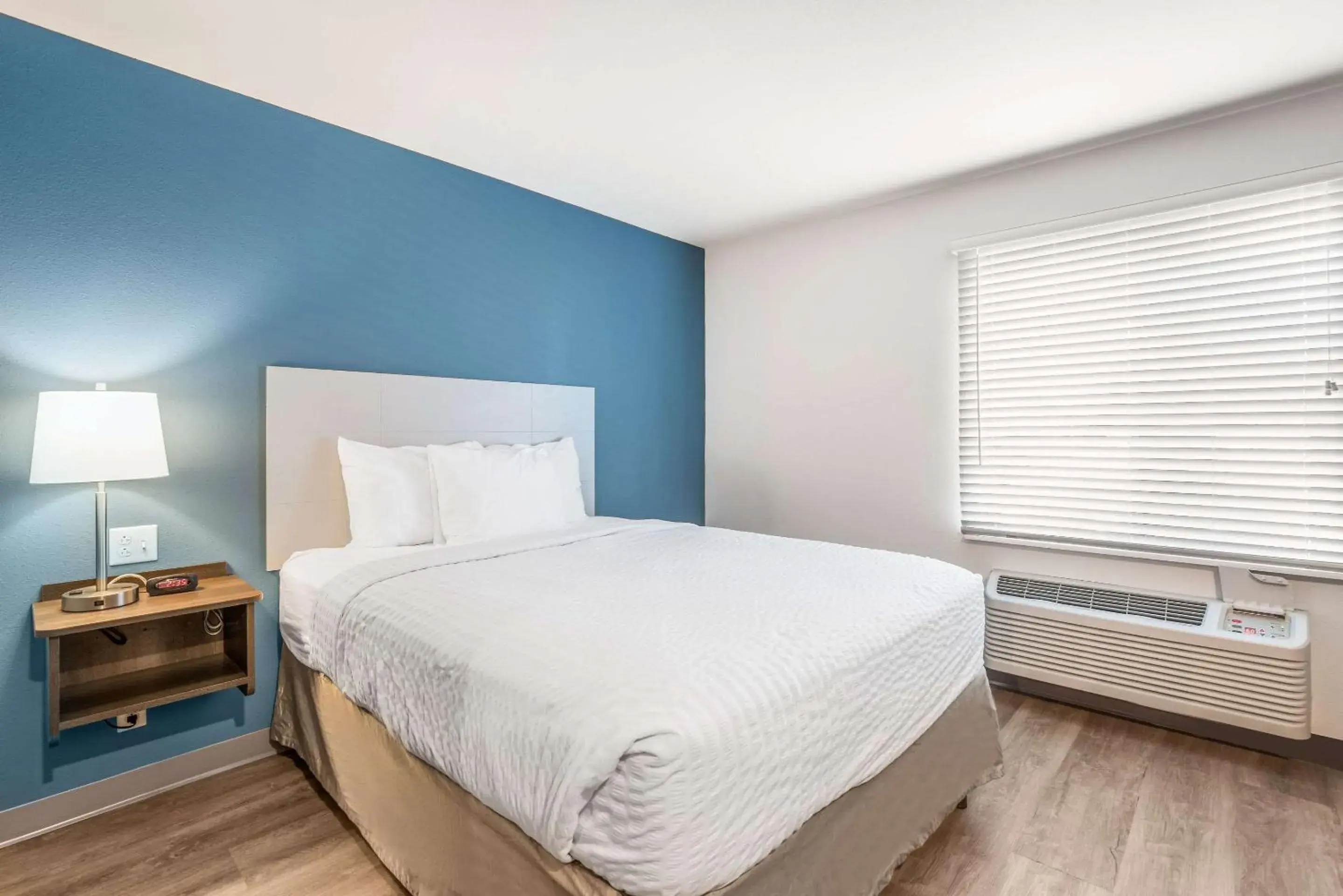 Photo of the whole room, Bed in WoodSpring Suites Chicago Midway Photo of the whole room, Bed in WoodSpring Suites Chicago Midway