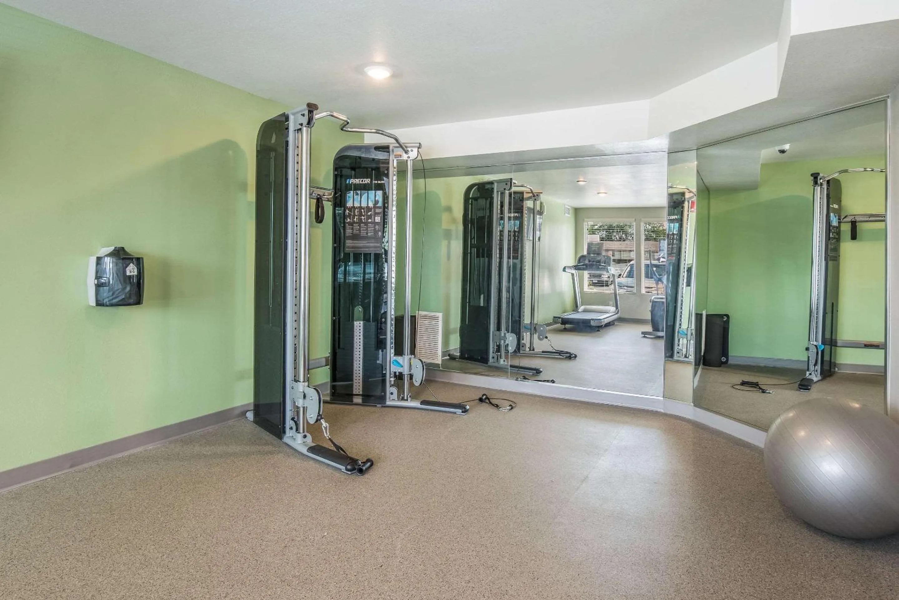 Fitness centre/facilities in WoodSpring Suites Chicago Midway