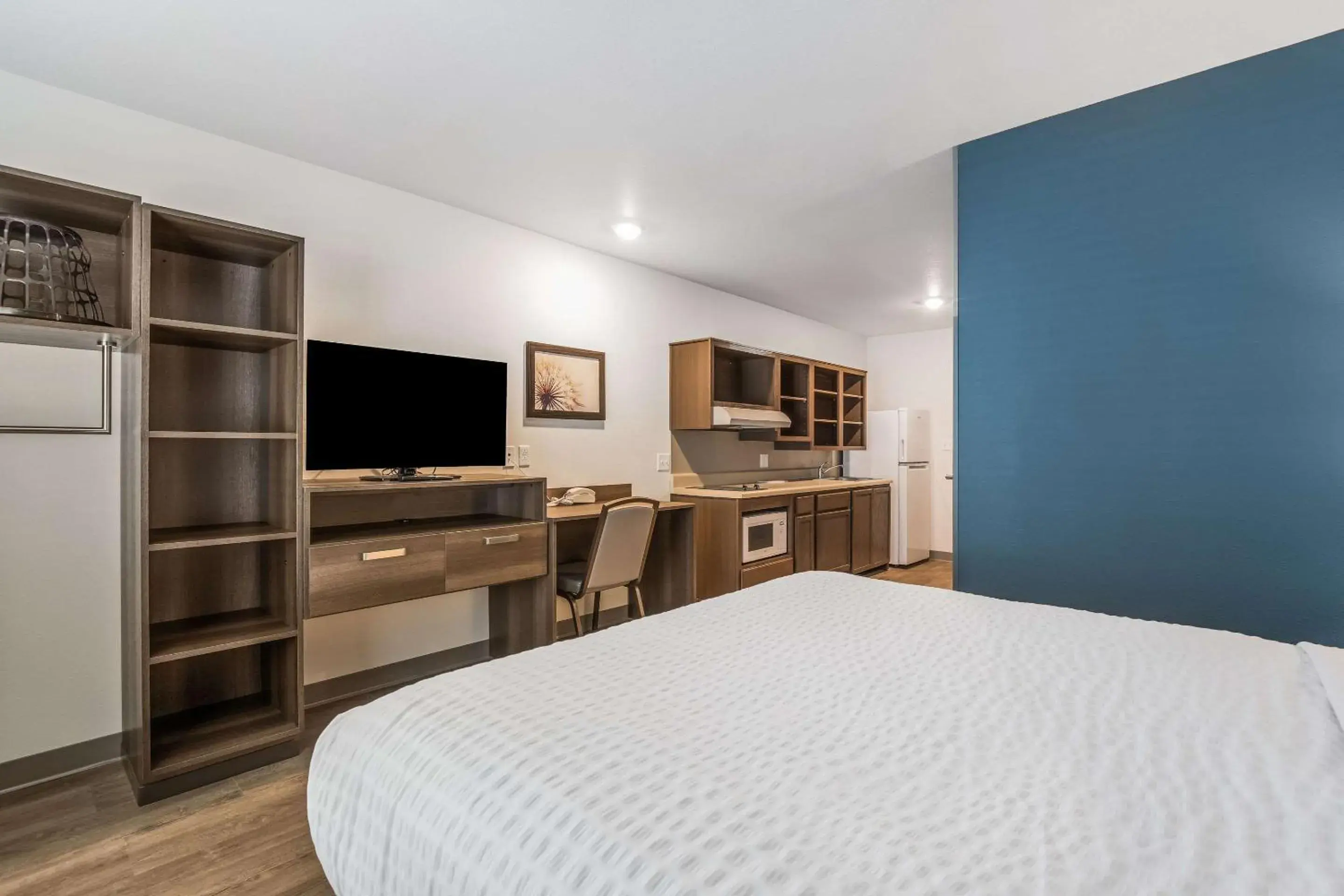 Photo of the whole room, Bed in WoodSpring Suites Chicago Midway Photo of the whole room, Bed in WoodSpring Suites Chicago Midway