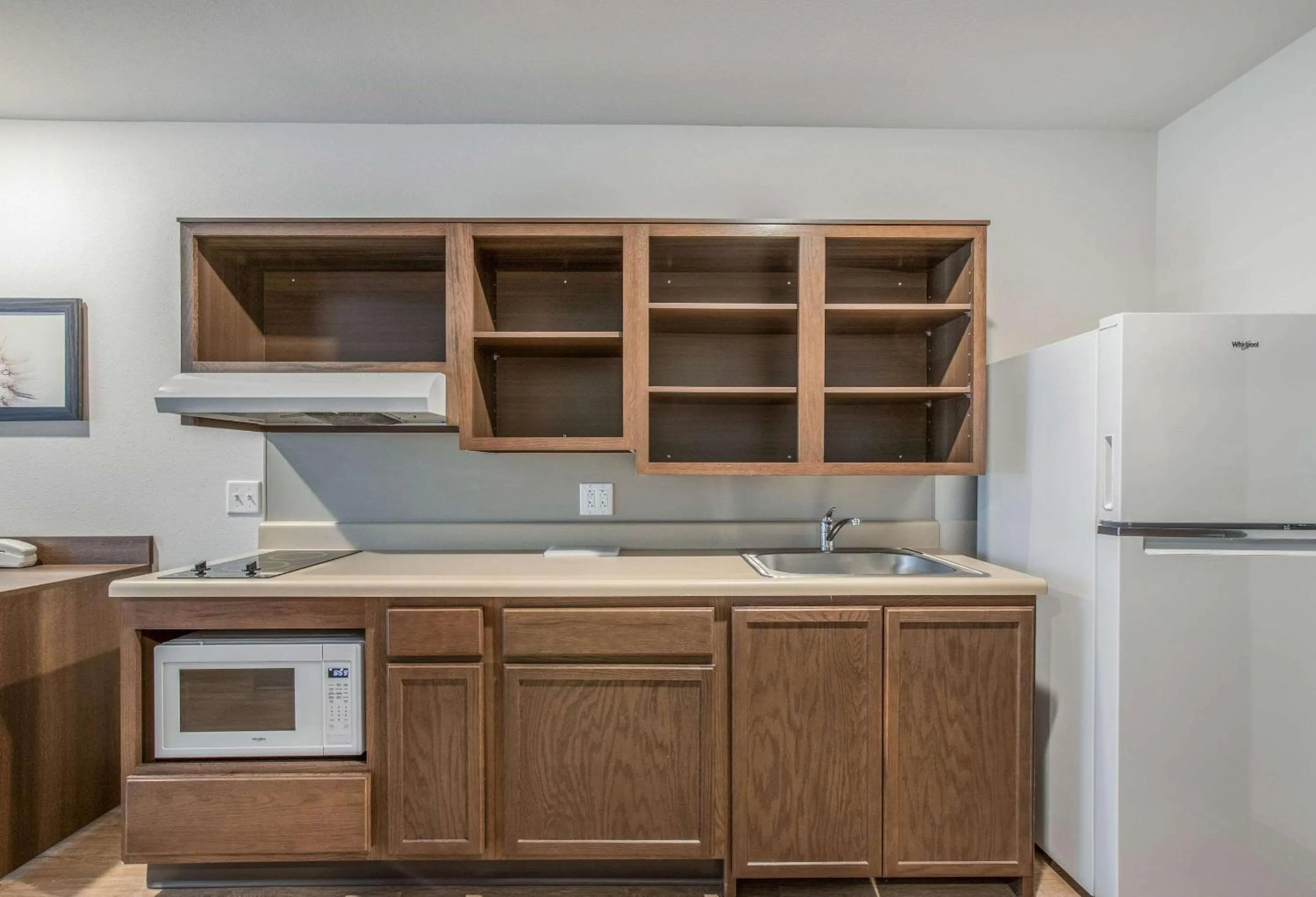 Photo of the whole room in WoodSpring Suites Chicago Midway