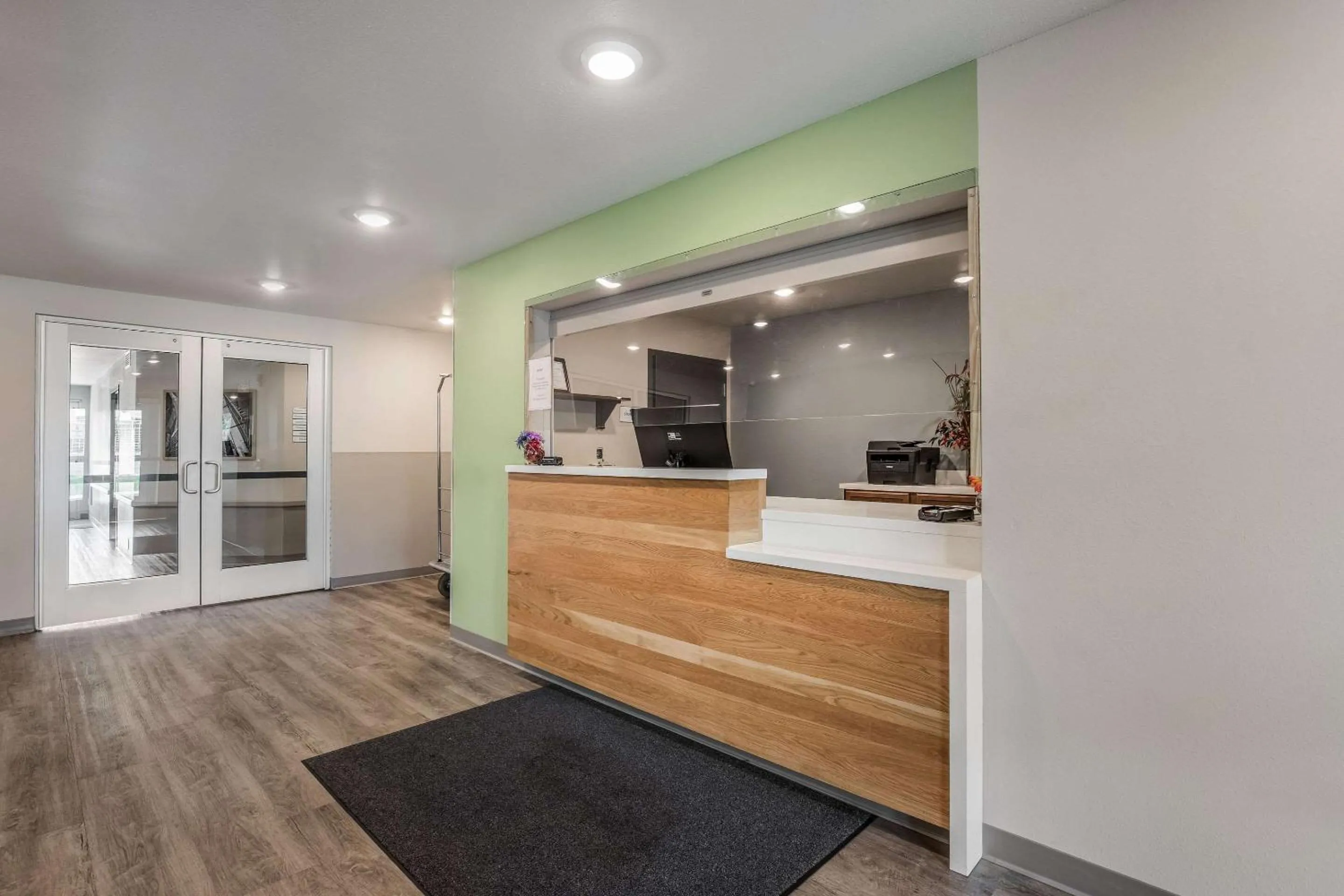 Lobby or reception in WoodSpring Suites Chicago Midway