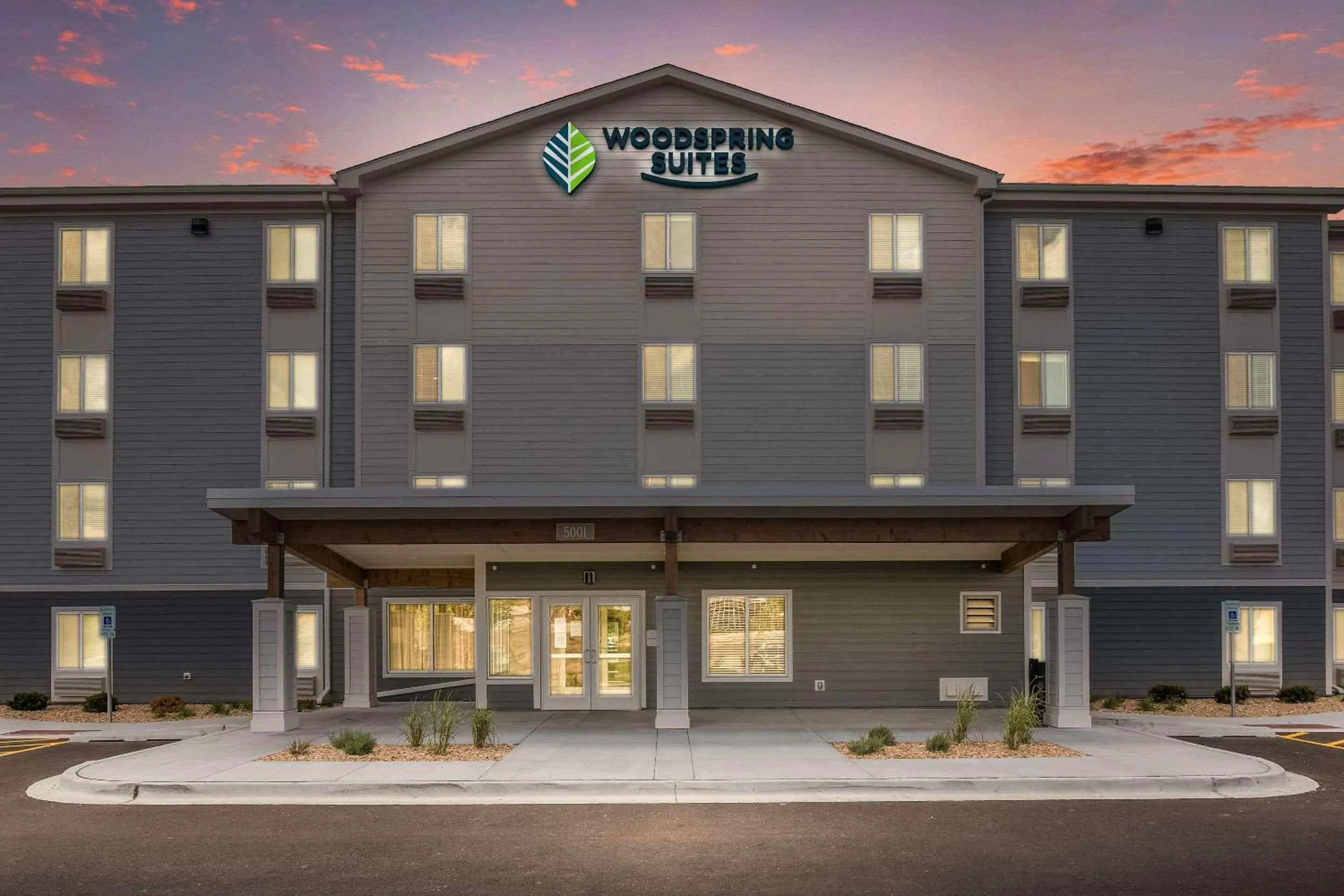 Property building in WoodSpring Suites Chicago Midway