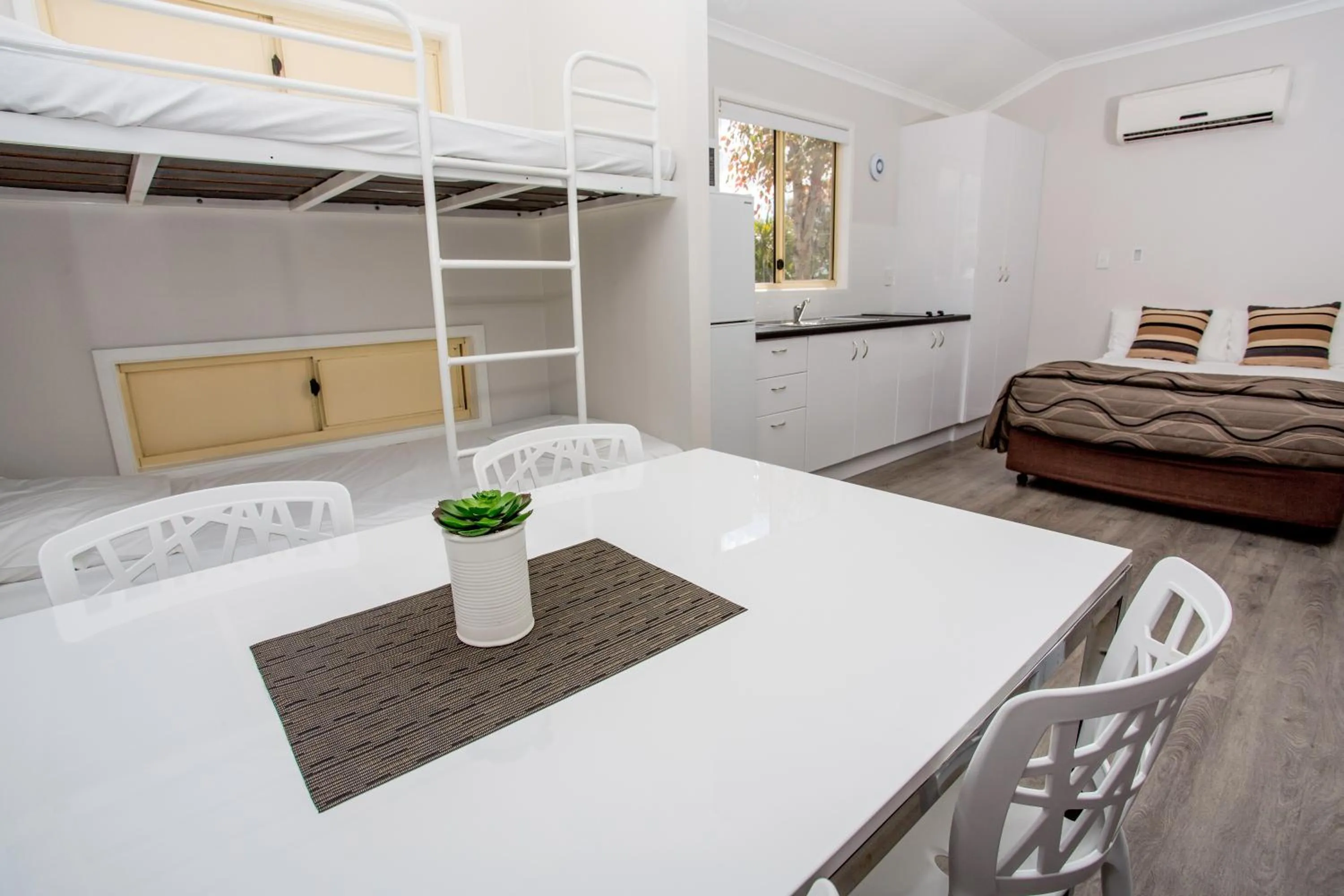 Dining area, Bed in BIG4 Gold Coast Holiday Park
