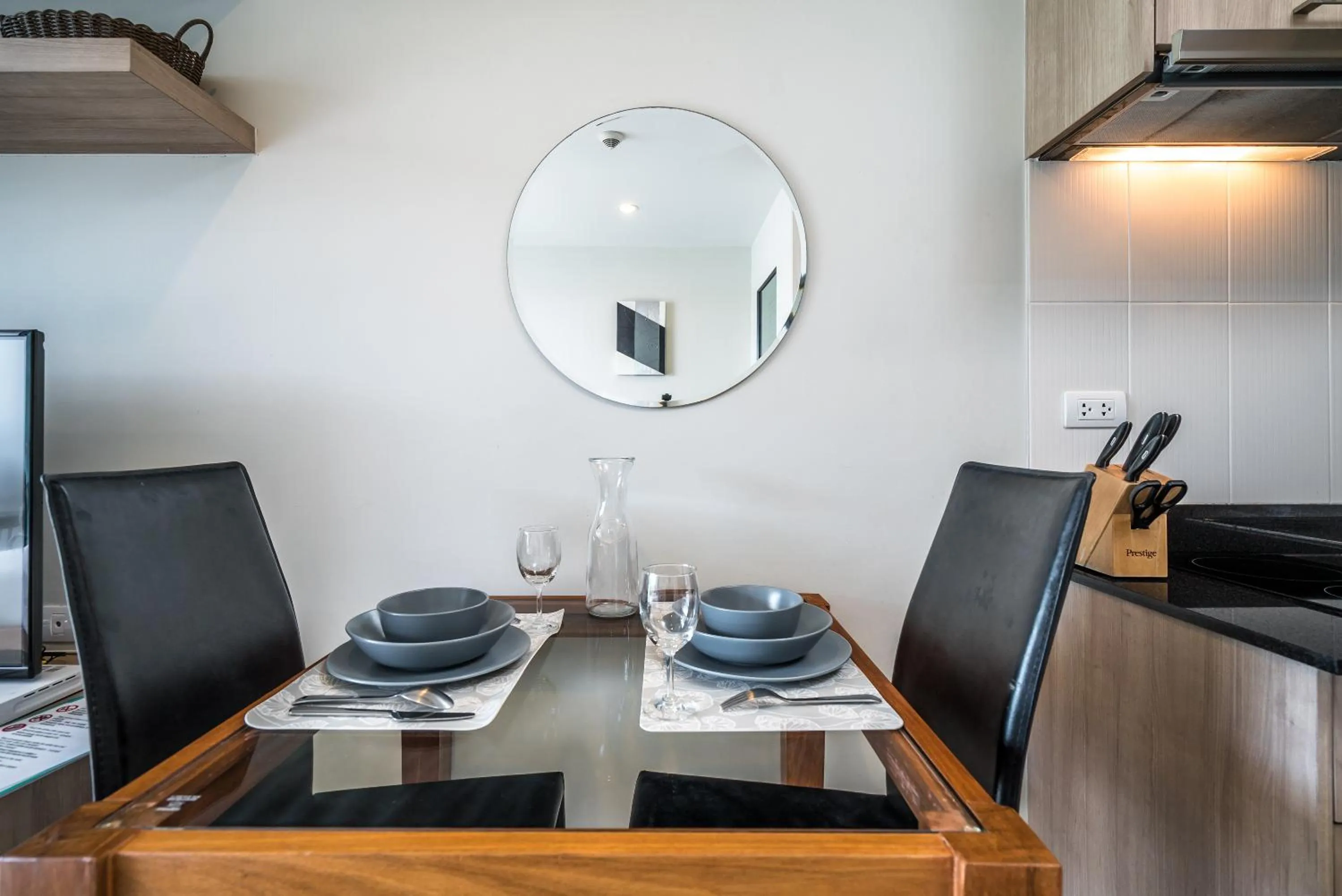 Dining area in Apartments at The Bliss Condo by Lofty