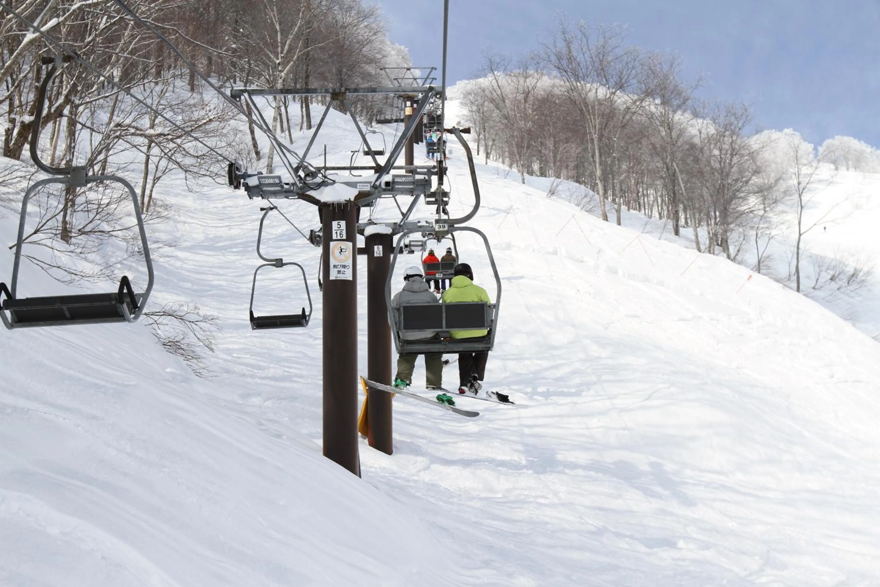 Skiing in Powder Temple