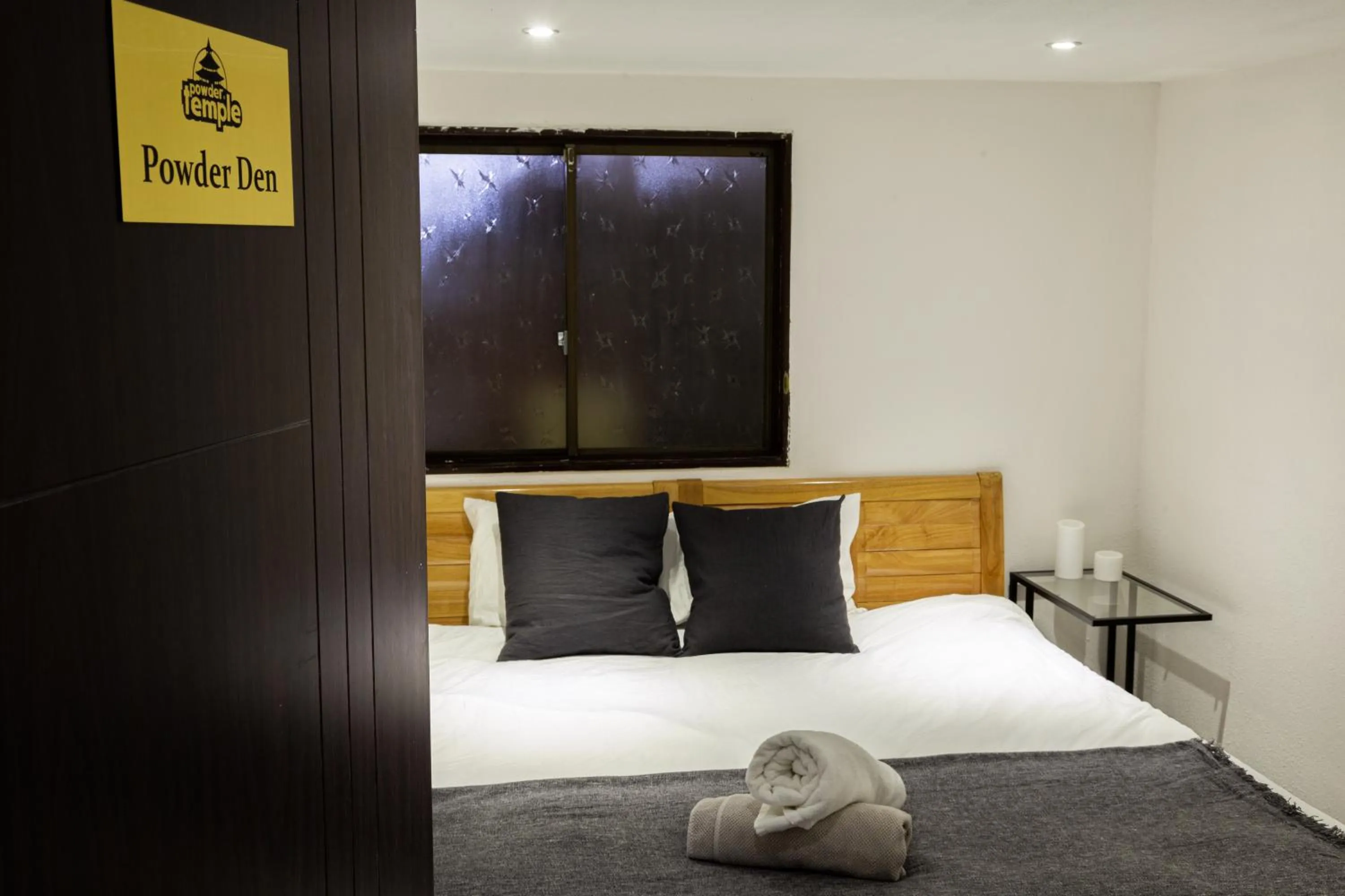 Photo of the whole room, Bed in Powder Temple