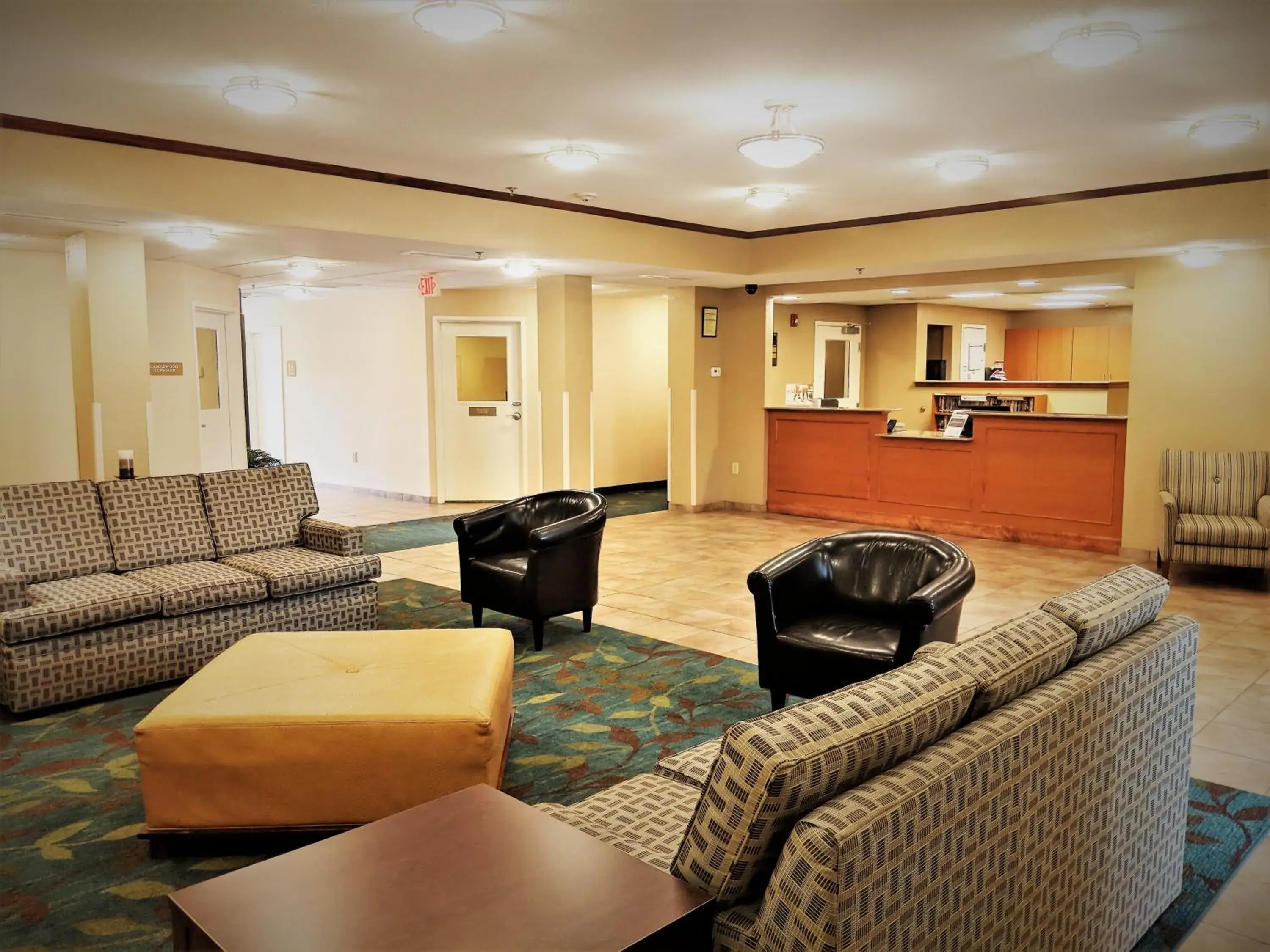 Property building, Seating Area in Candlewood Suites Macon