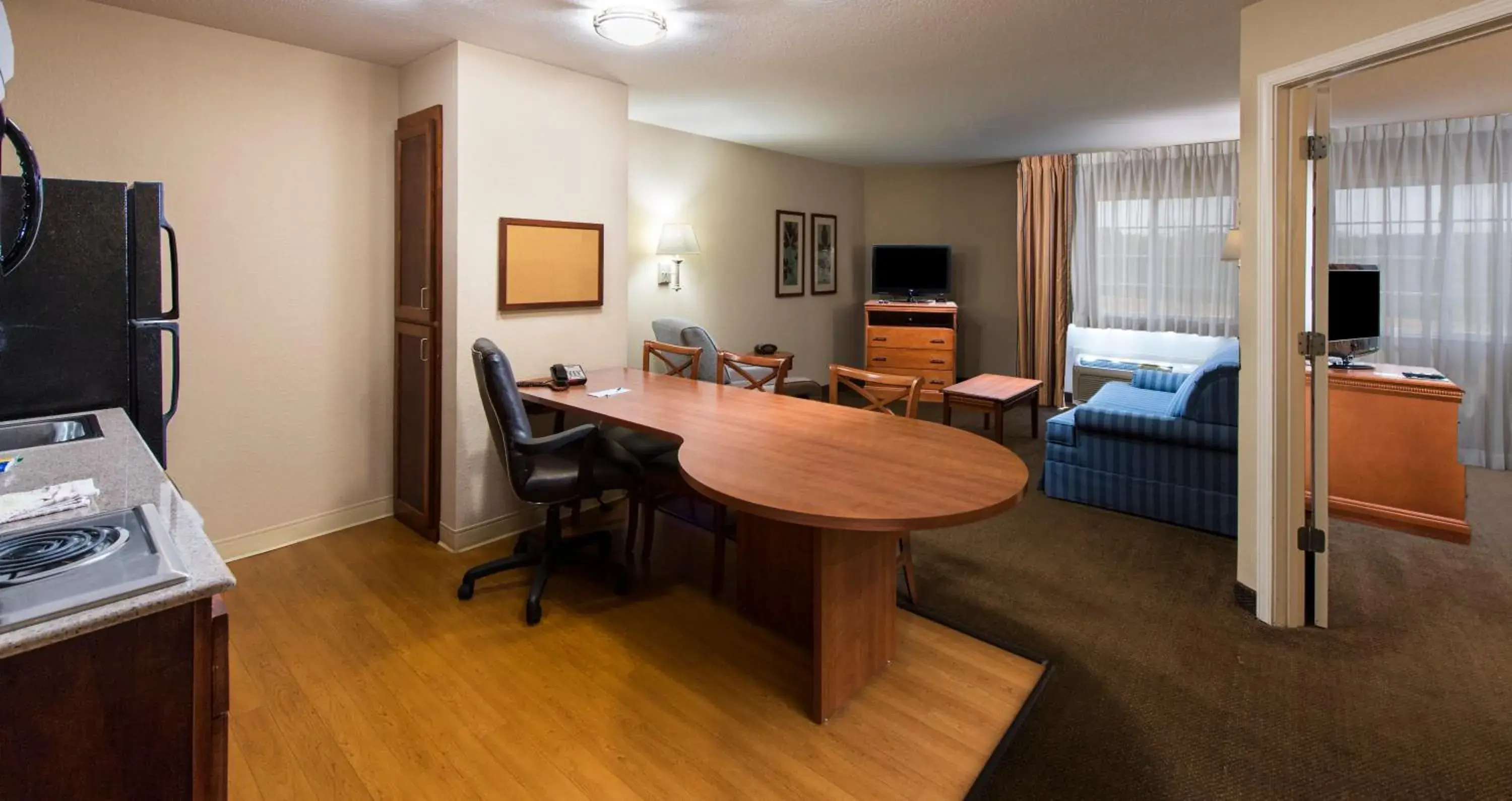 Bedroom, Dining Area in Candlewood Suites Macon