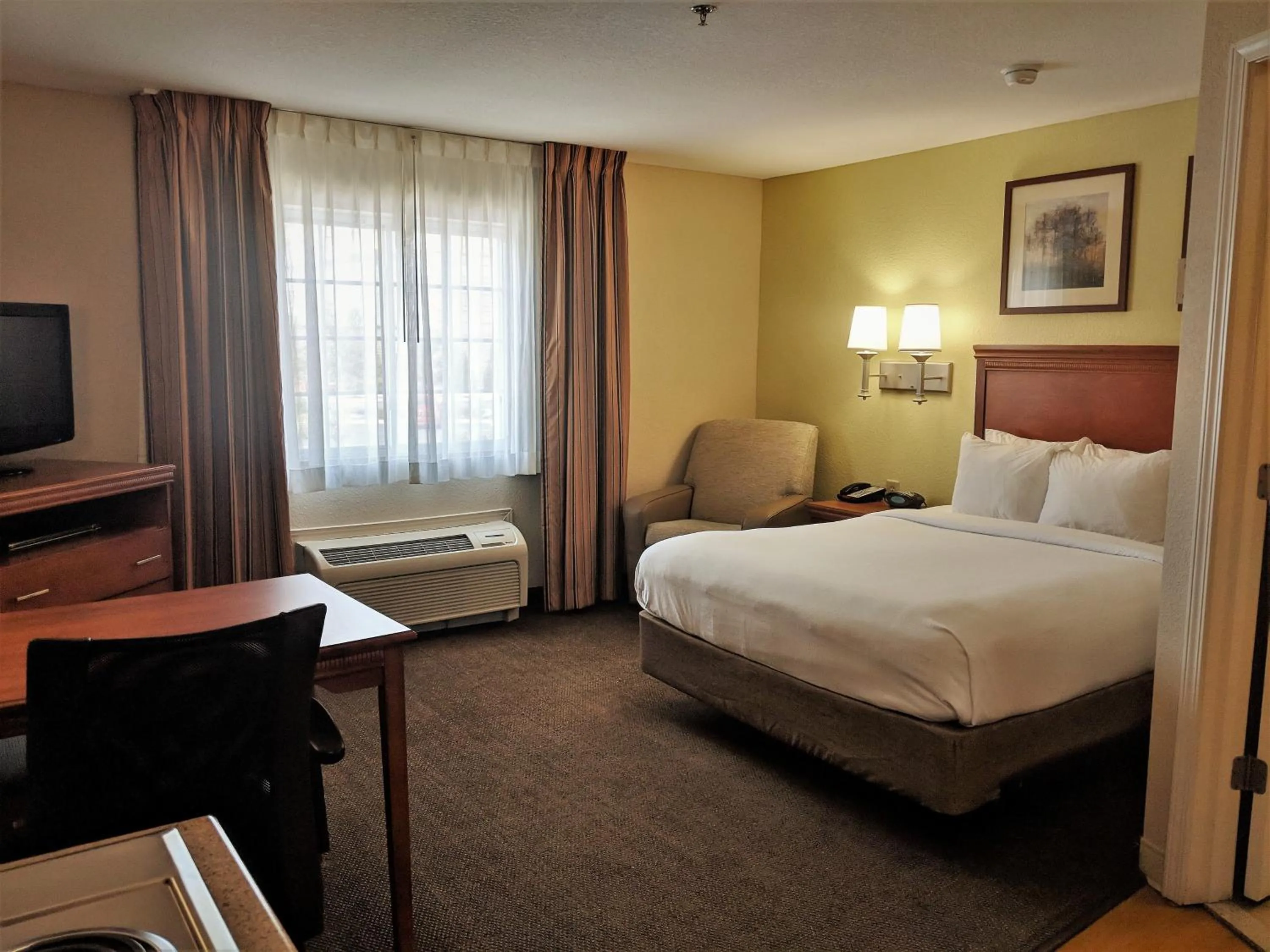 Photo of the whole room in Candlewood Suites Macon by IHG
