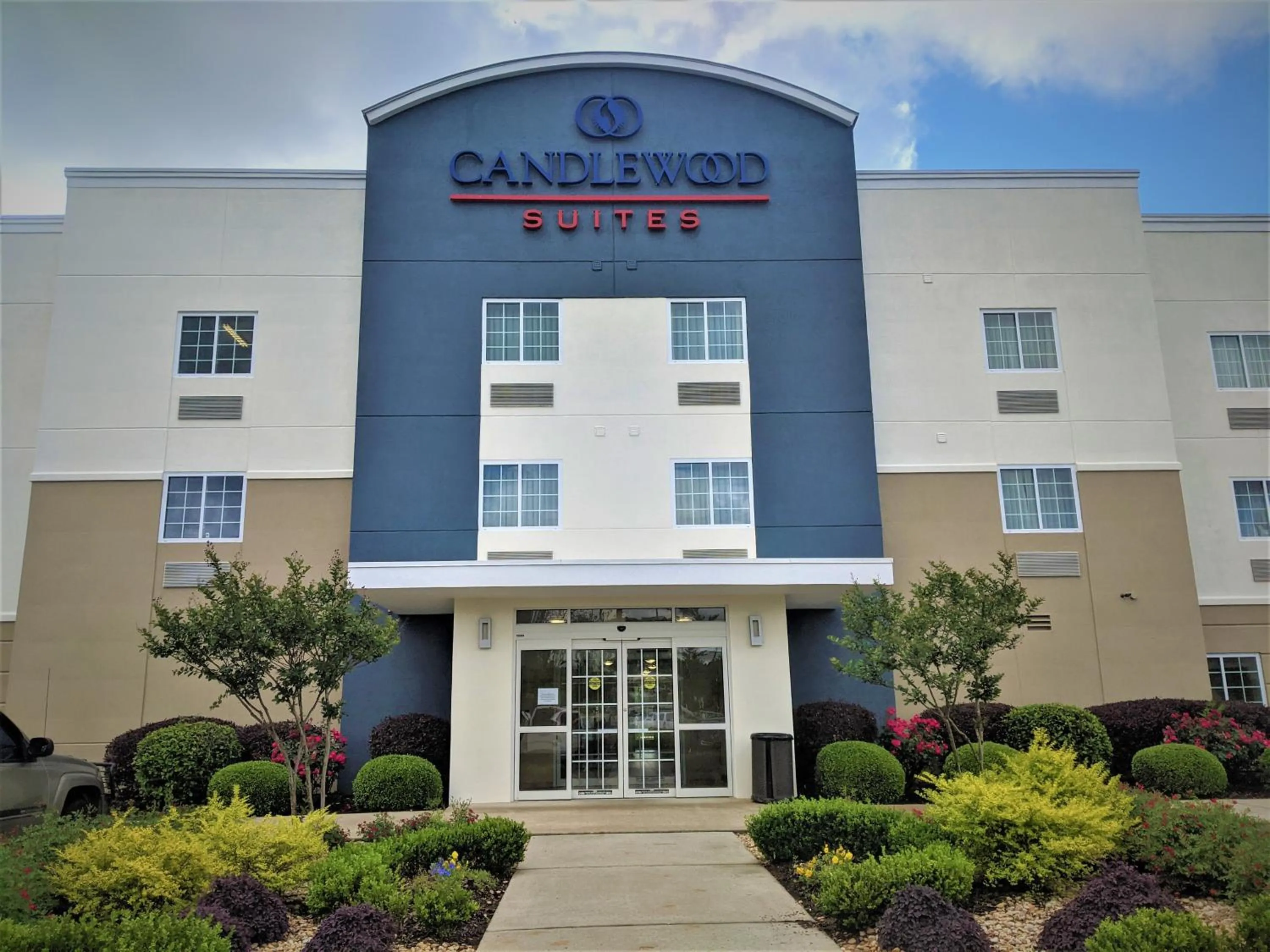 Property building in Candlewood Suites Macon by IHG