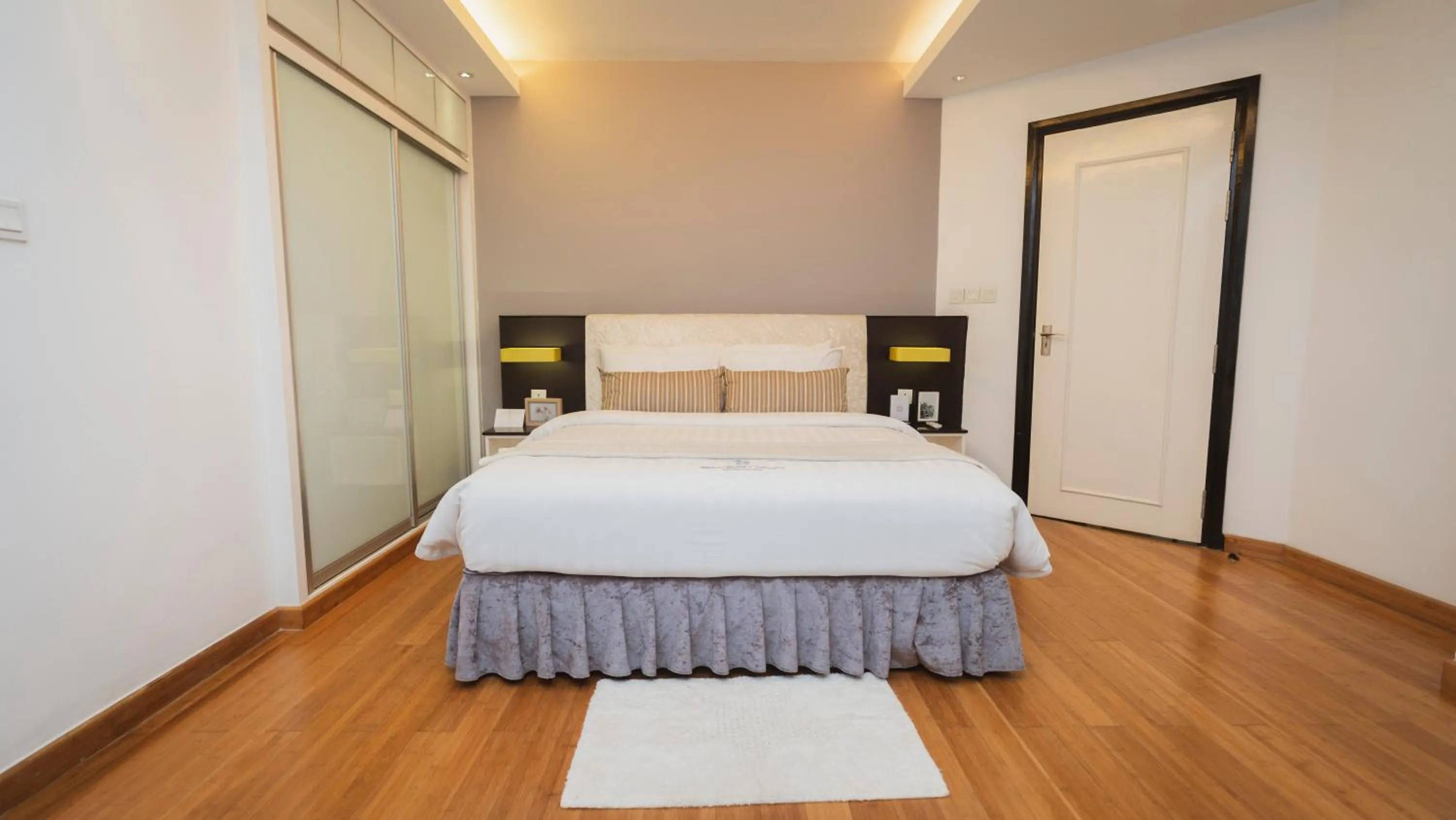 Bedroom, Bed in Naki Suites @ Silvertown