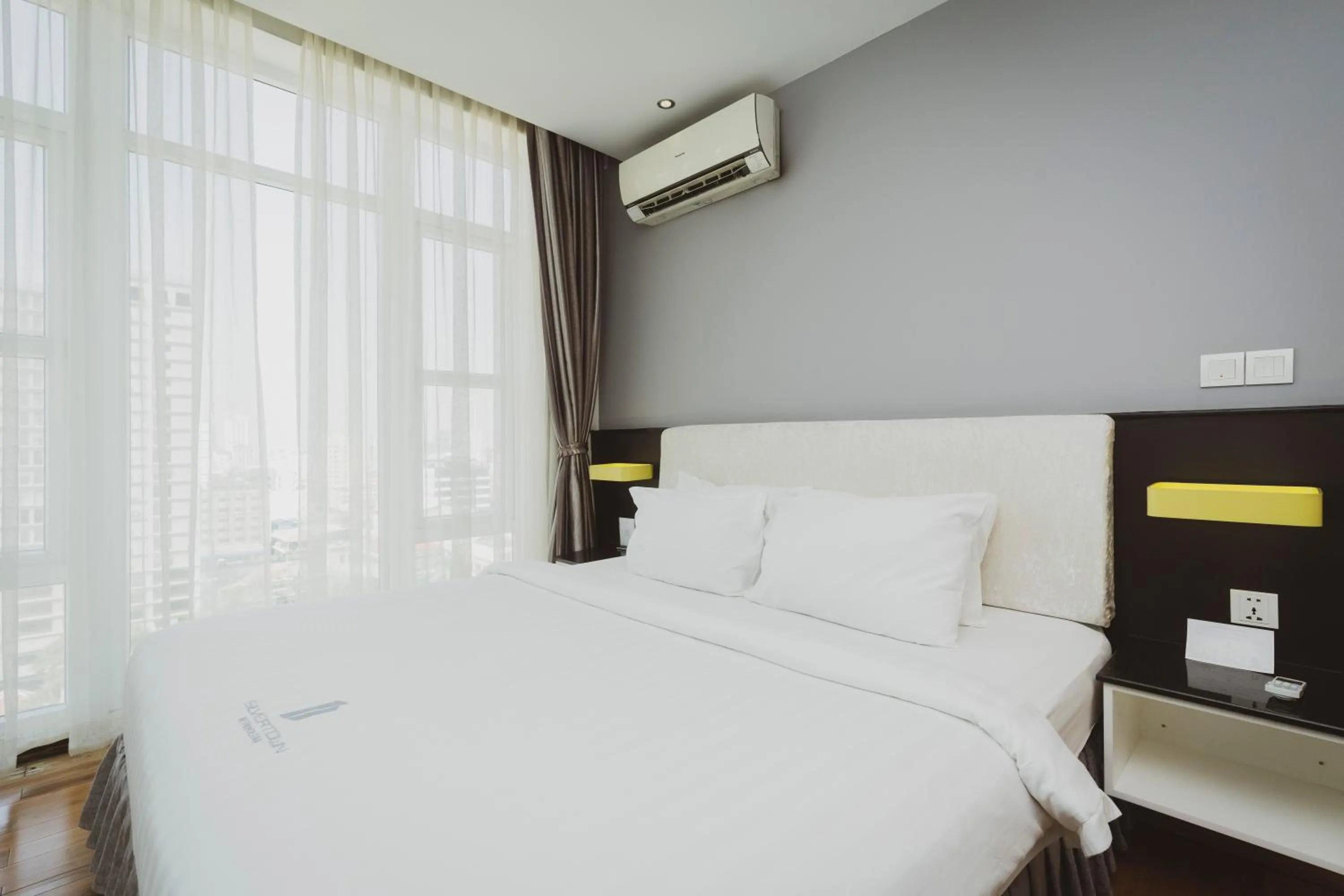 Bedroom, Bed in Naki Suites @ Silvertown