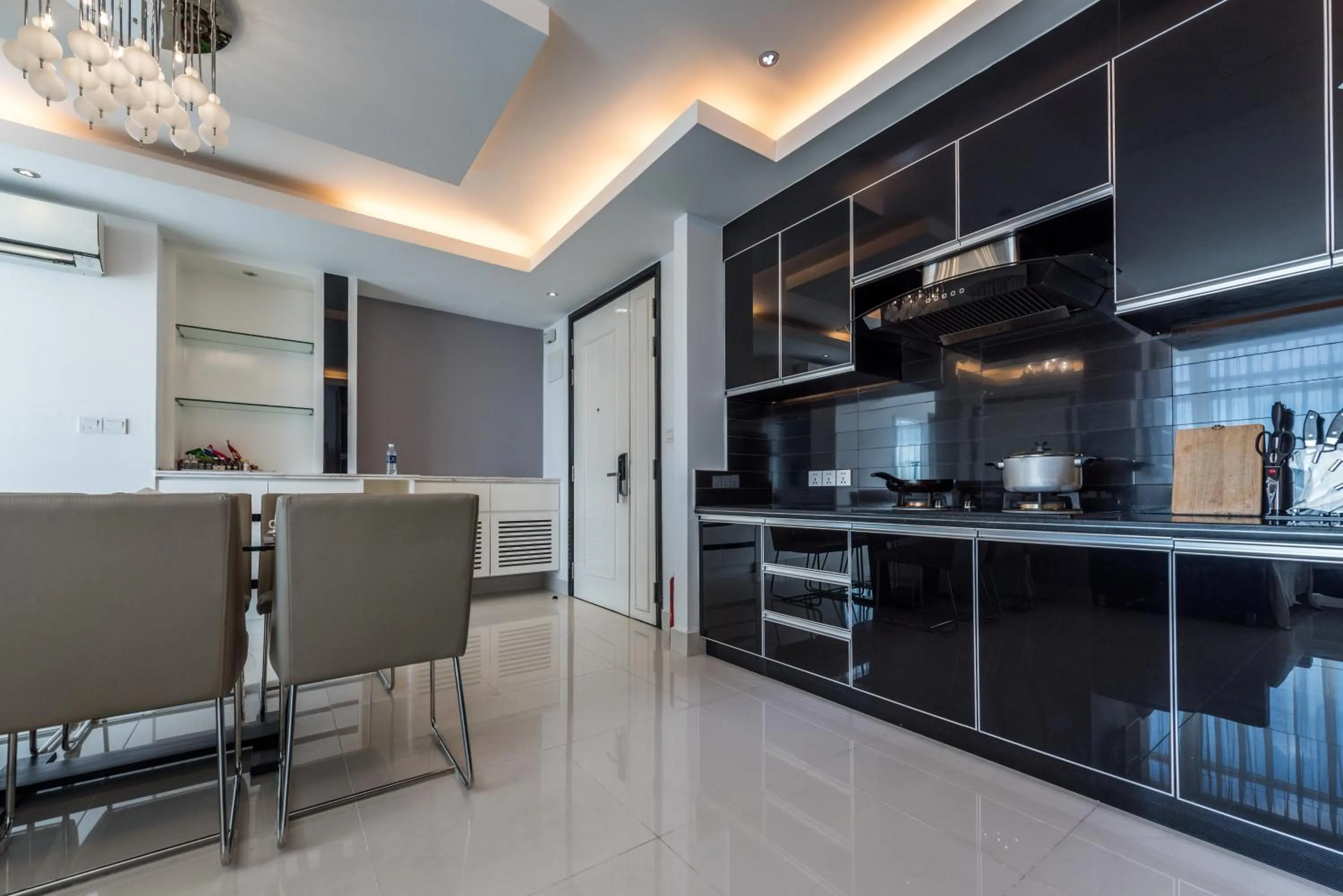 Kitchen or kitchenette in Naki Suites @ Silvertown