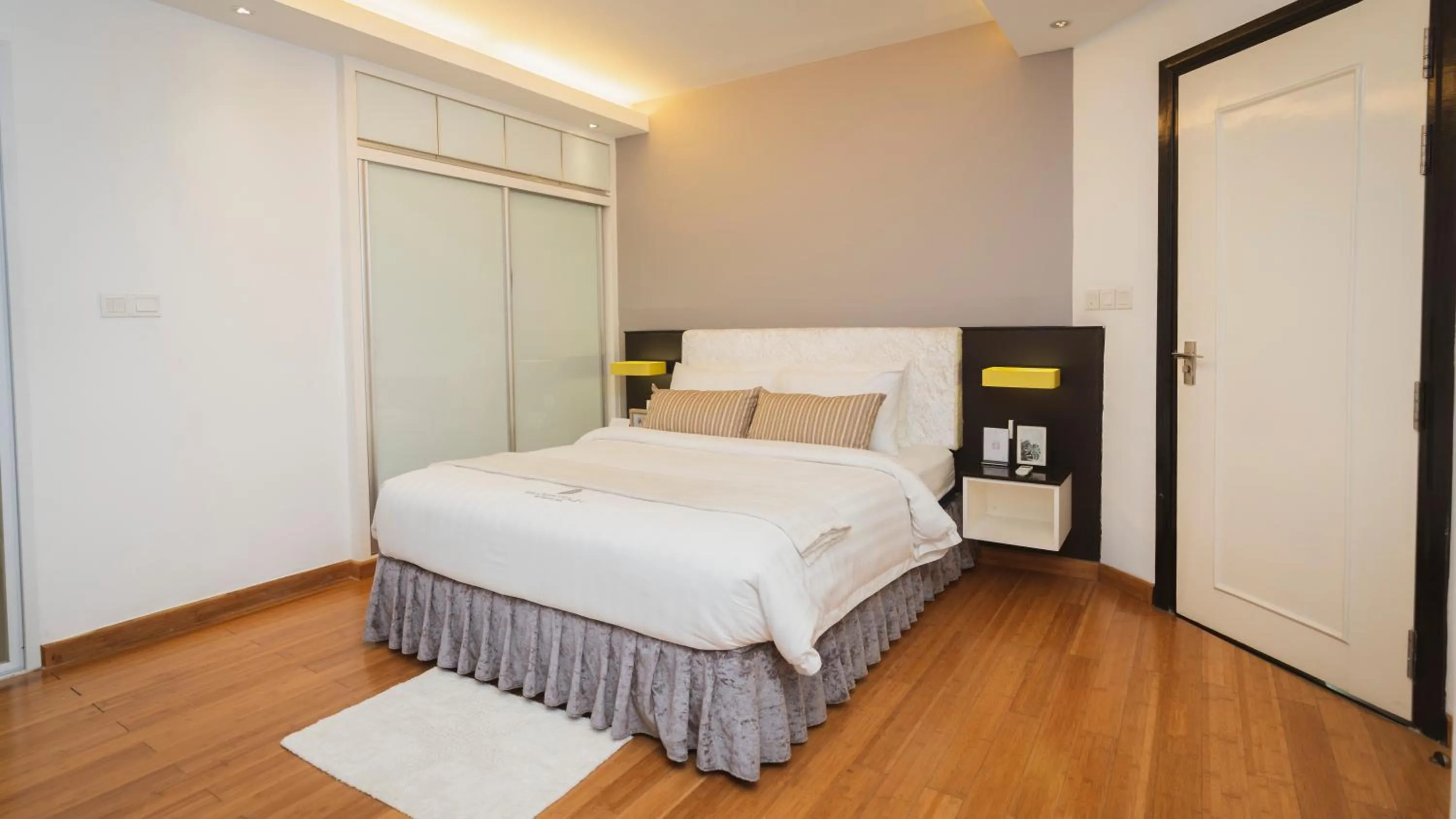 Bedroom, Bed in Naki Suites @ Silvertown