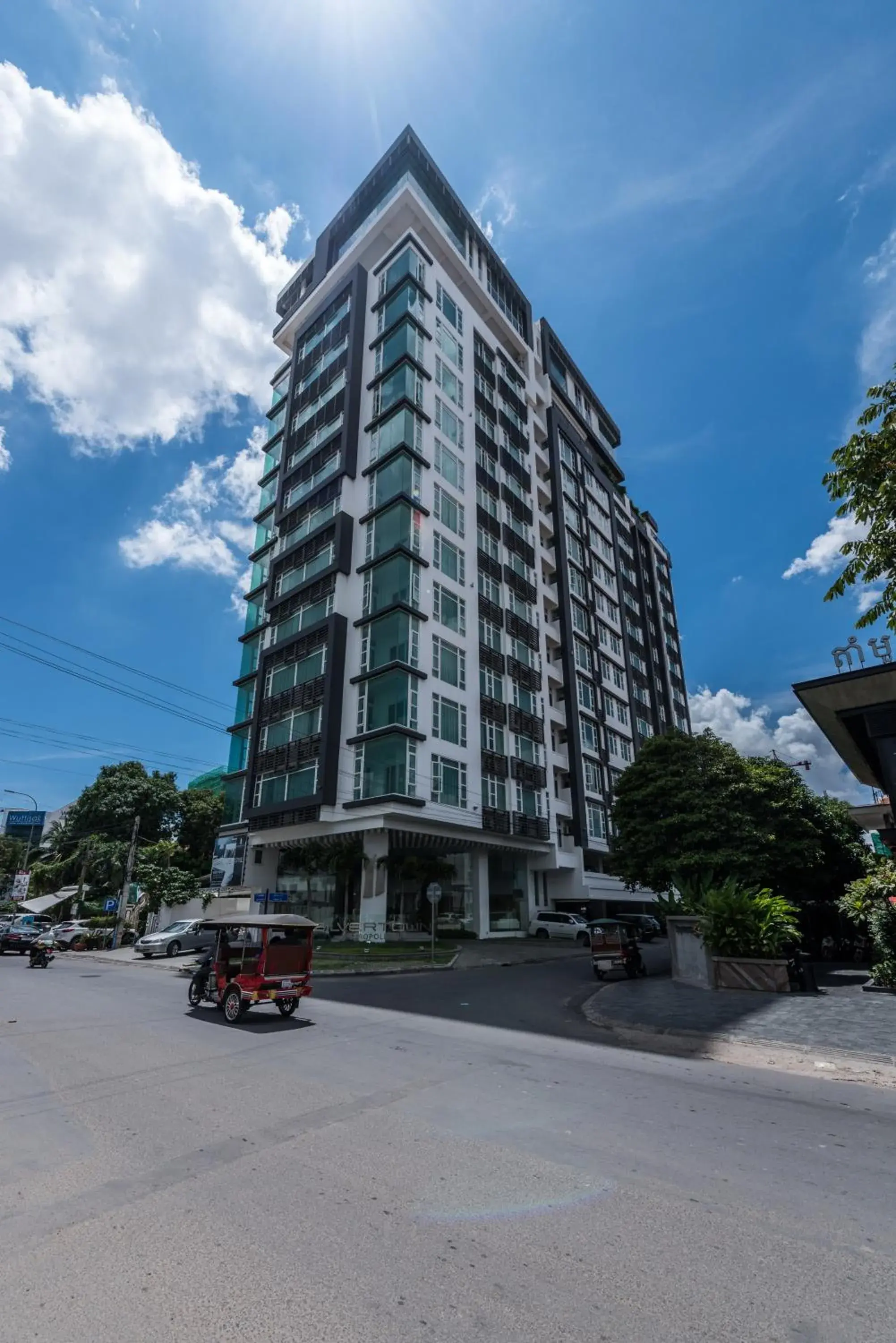 Restaurant/places to eat in Naki Suites @ Silvertown Restaurant/places to eat in Naki Suites @ Silvertown