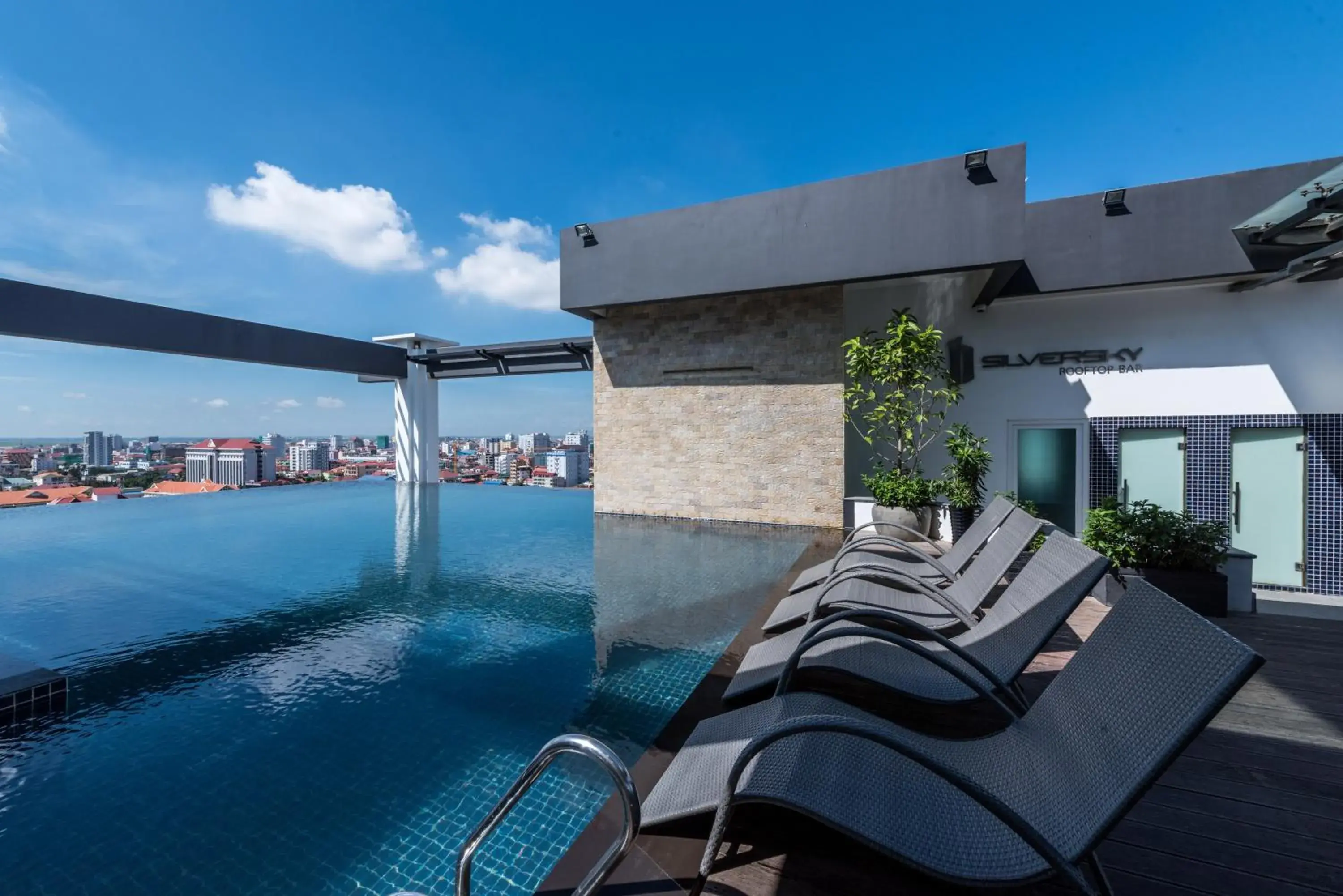 Property building in Naki Suites @ Silvertown Property building in Naki Suites @ Silvertown