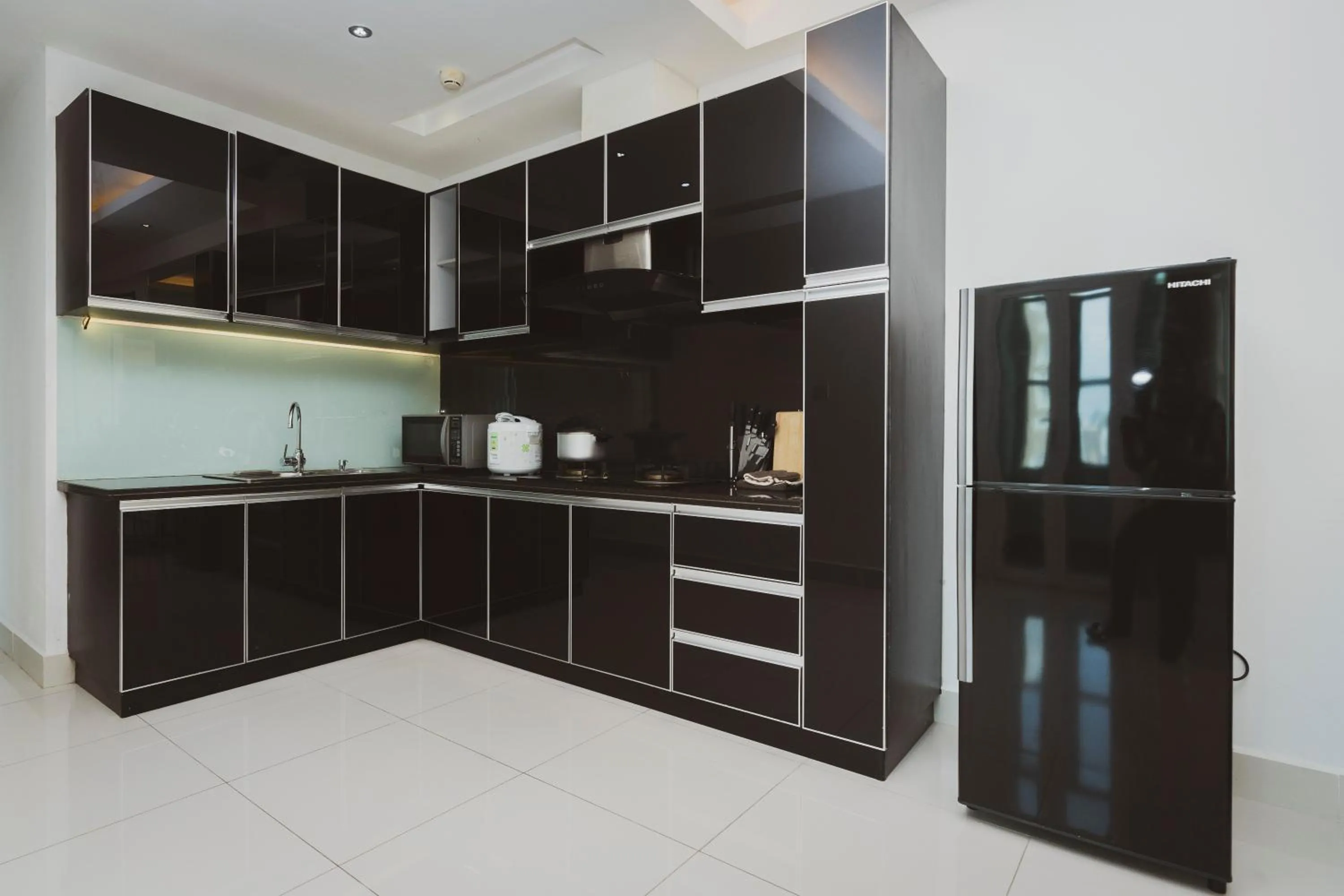 Kitchen or kitchenette in Naki Suites @ Silvertown
