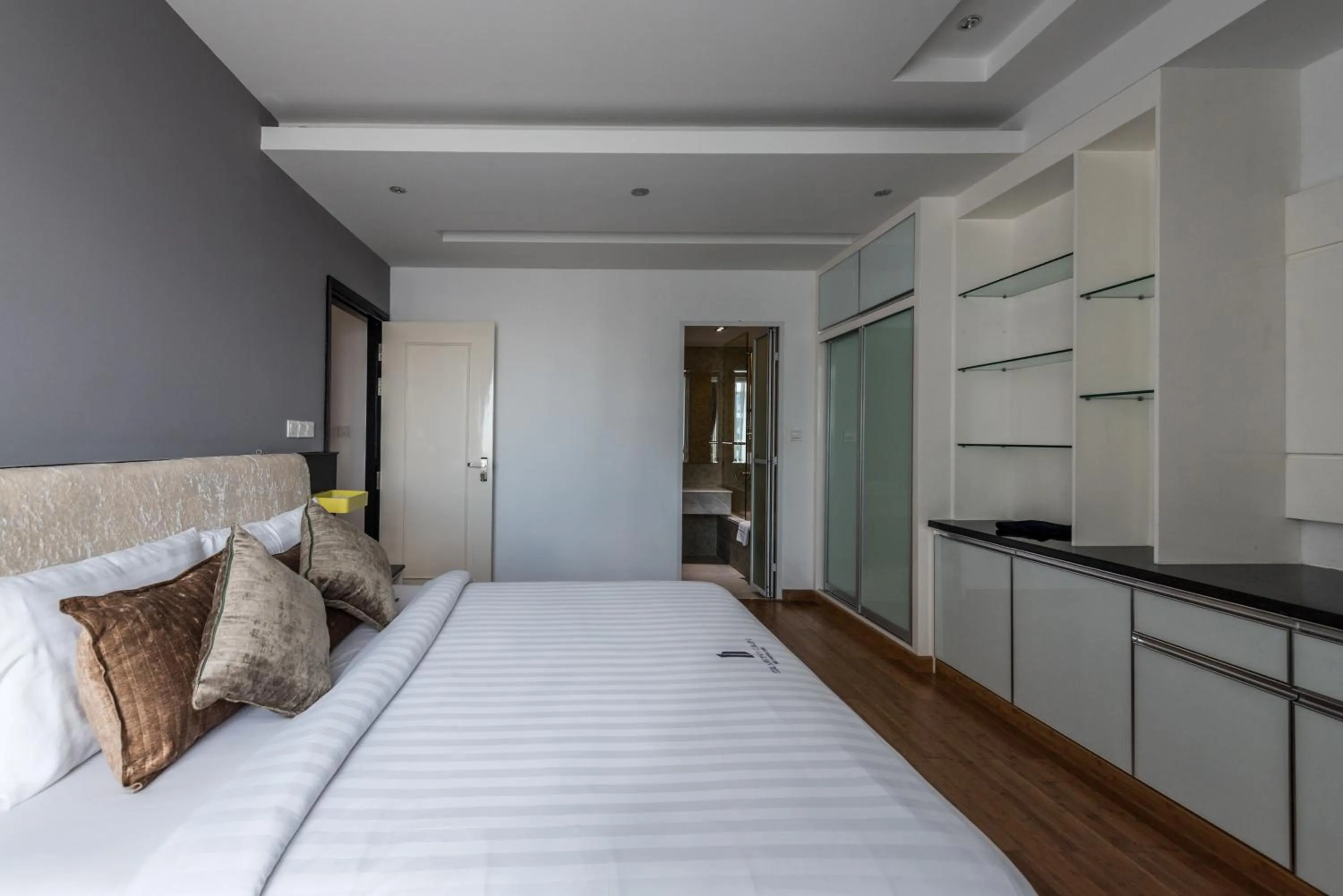 Photo of the whole room, Bed in Naki Suites @ Silvertown