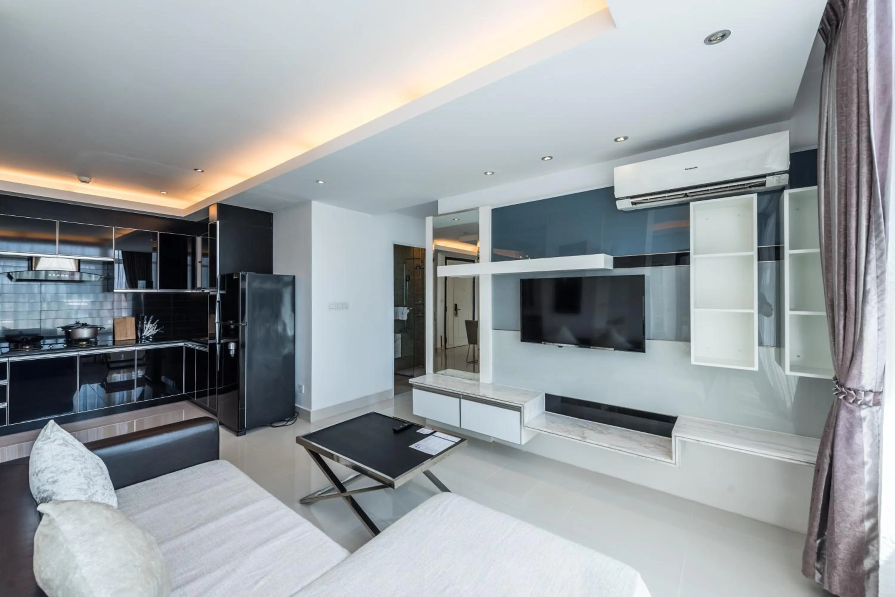 Library in Naki Suites @ Silvertown