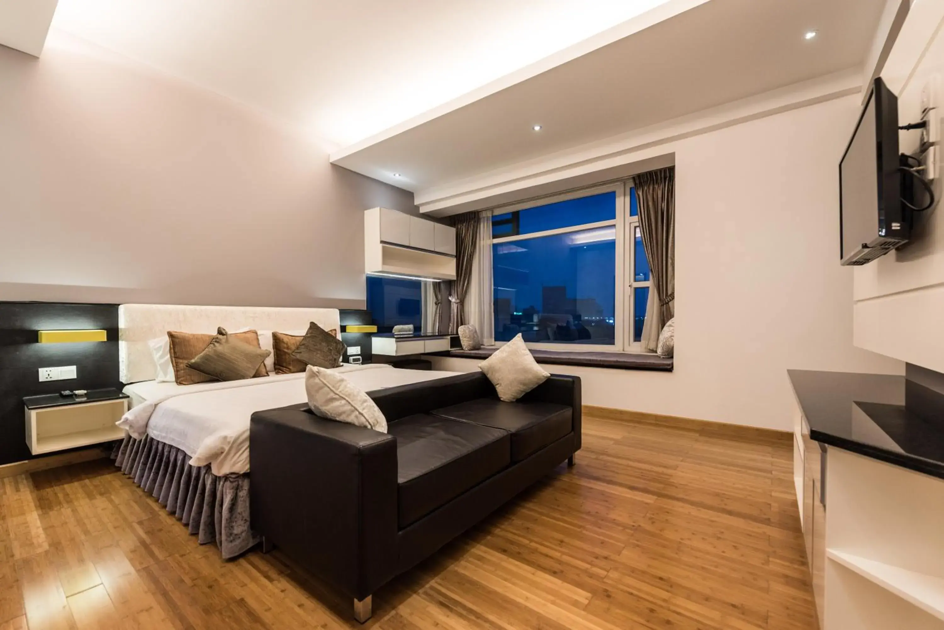 Bedroom, Bed in Naki Suites @ Silvertown Bedroom, Bed in Naki Suites @ Silvertown