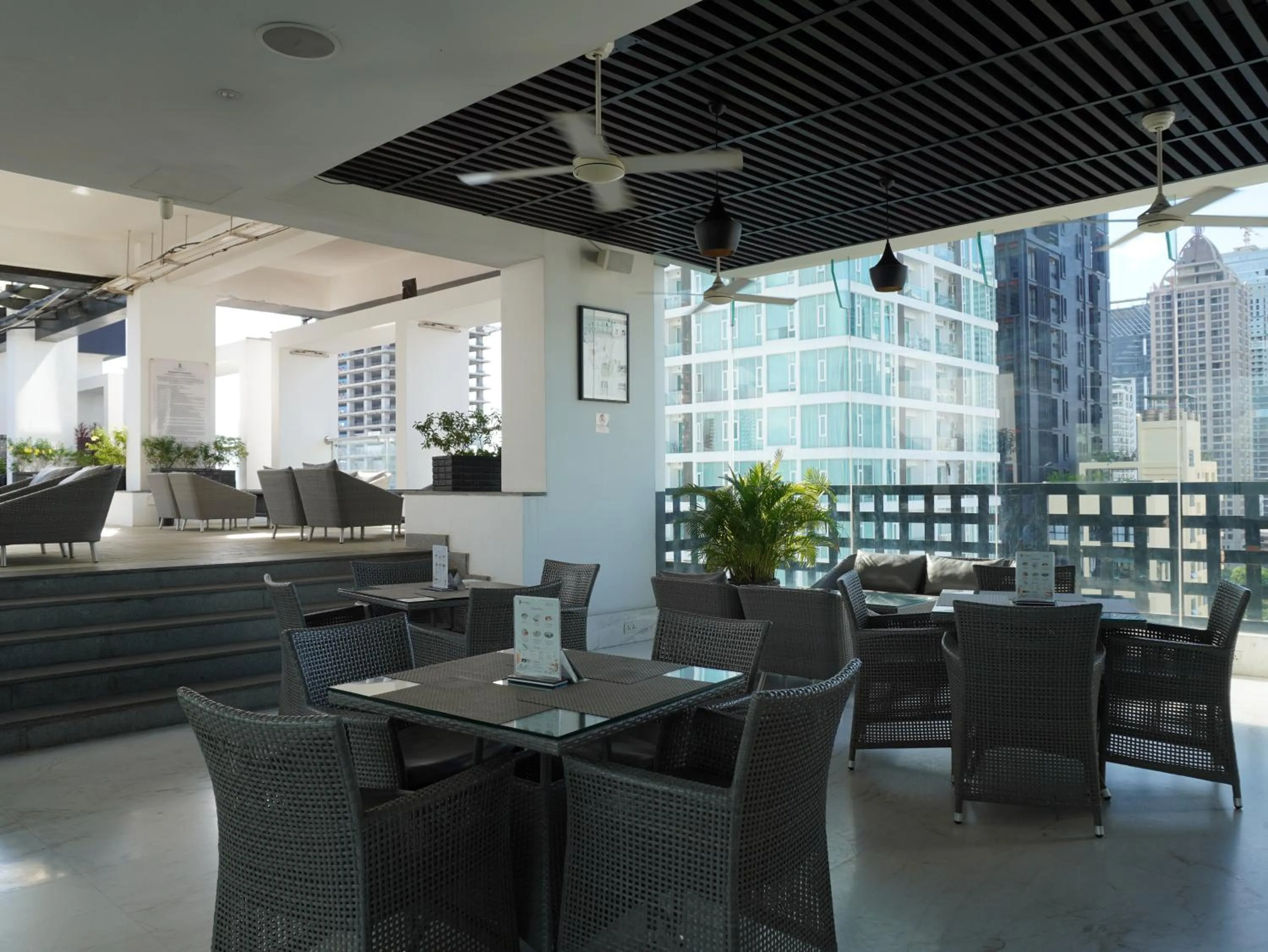 Restaurant/places to eat in Naki Suites @ Silvertown