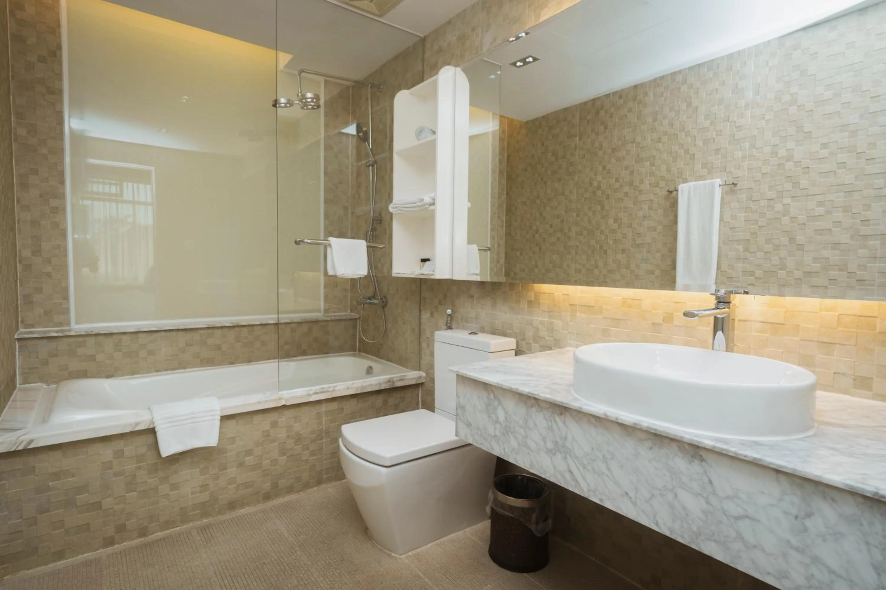 Bath in Naki Suites @ Silvertown
