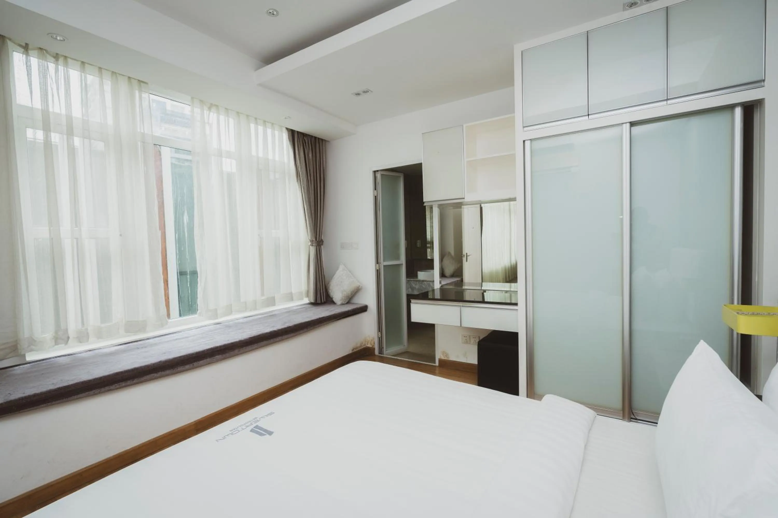 Bedroom, Bed in Naki Suites @ Silvertown