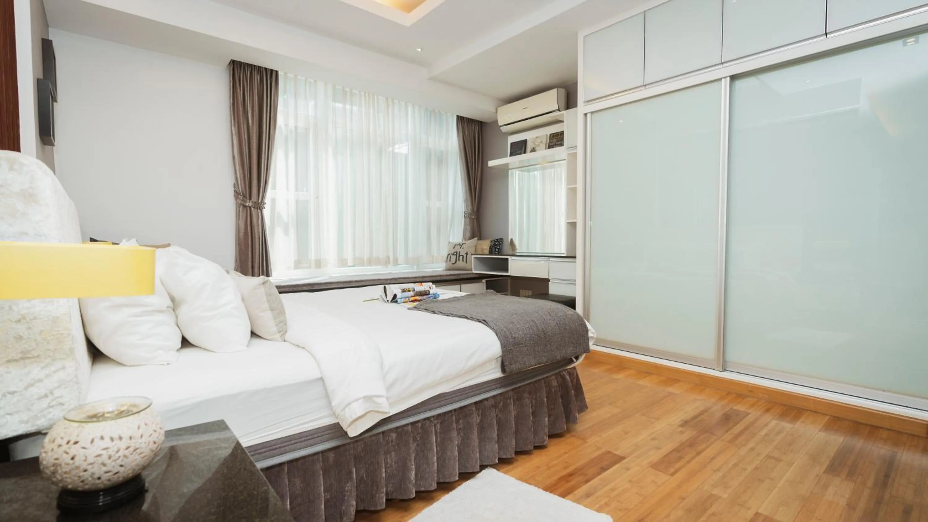 Bedroom, Bed in Naki Suites @ Silvertown