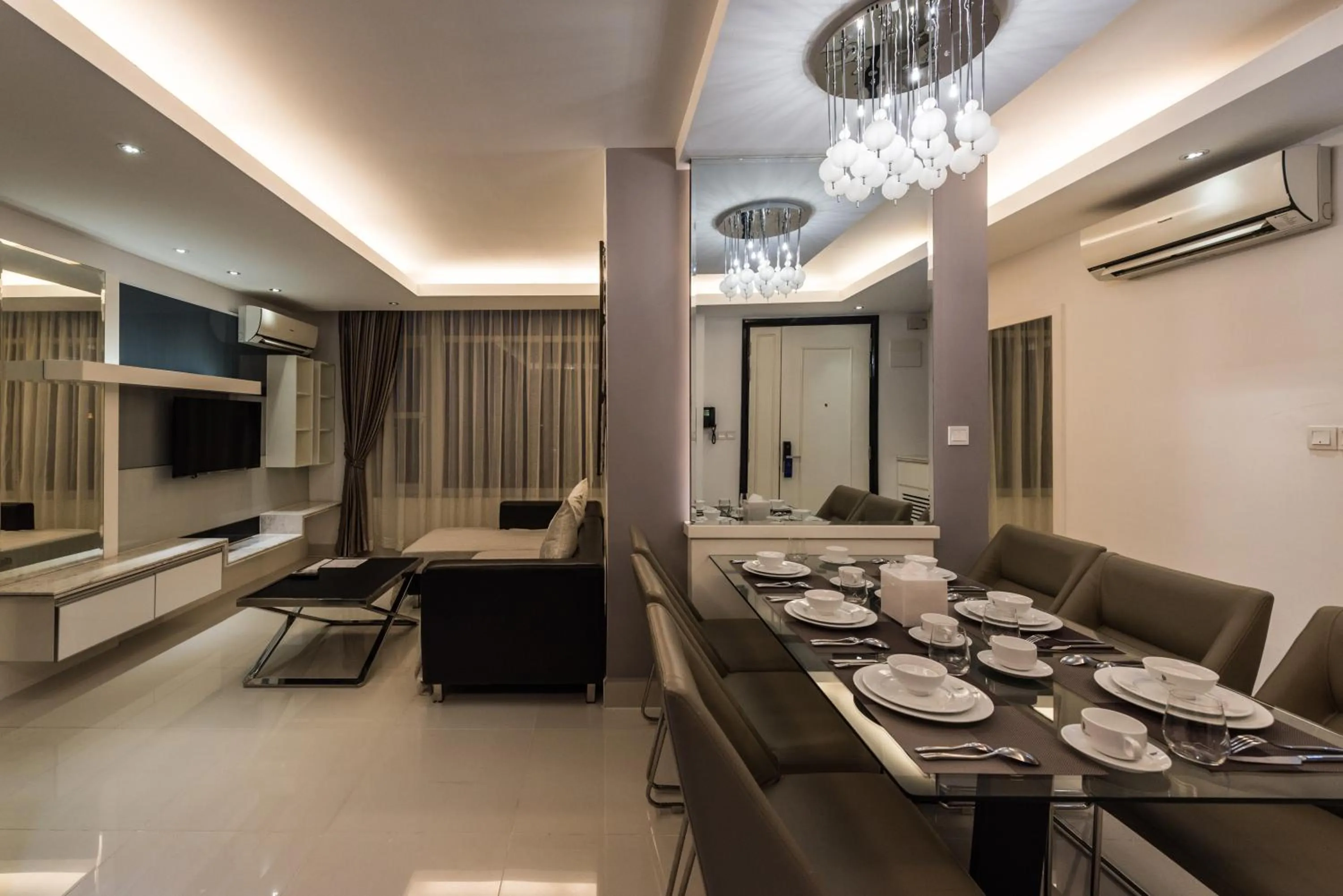 Library in Naki Suites @ Silvertown