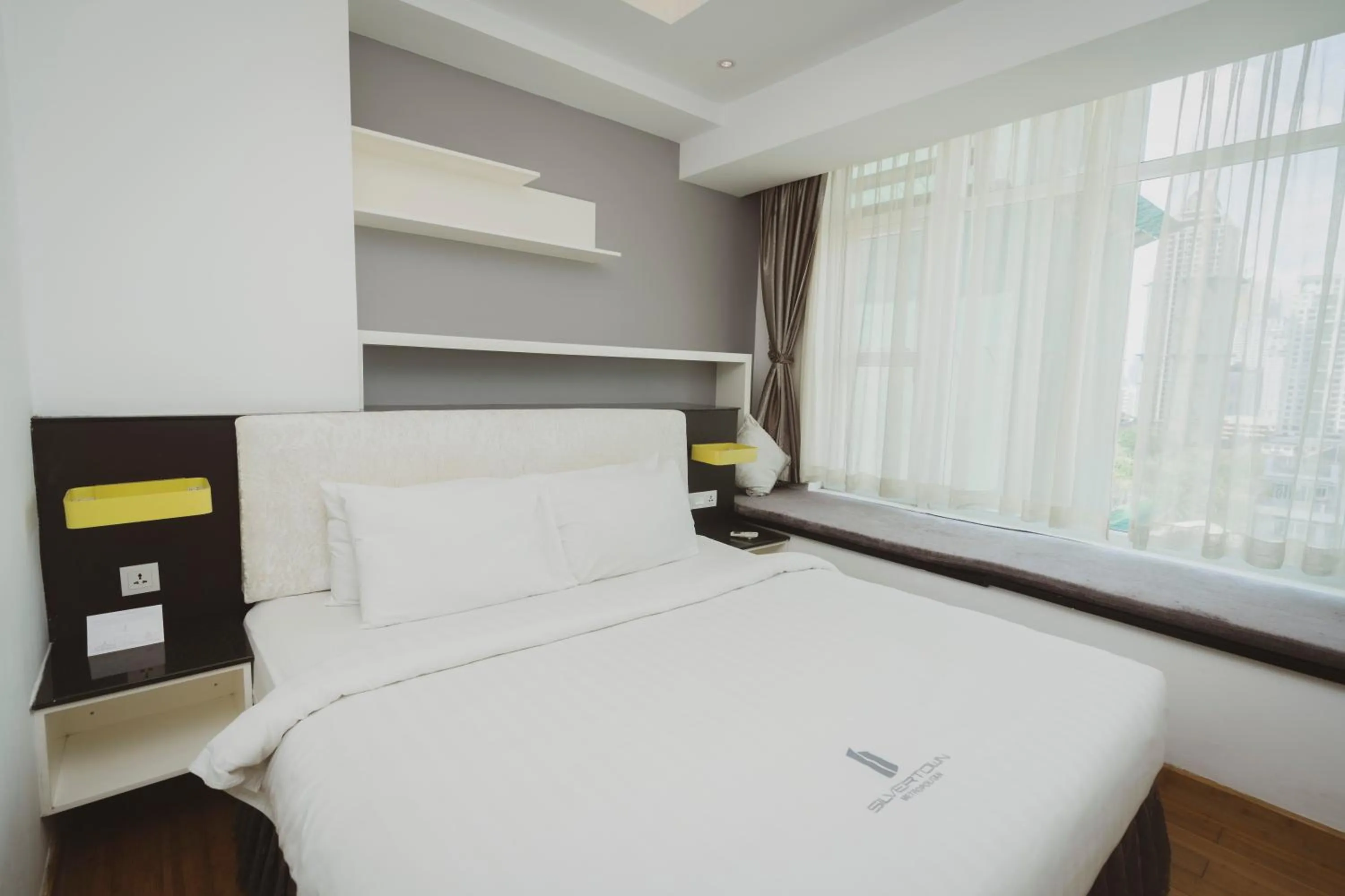 Bedroom, Bed in Naki Suites @ Silvertown