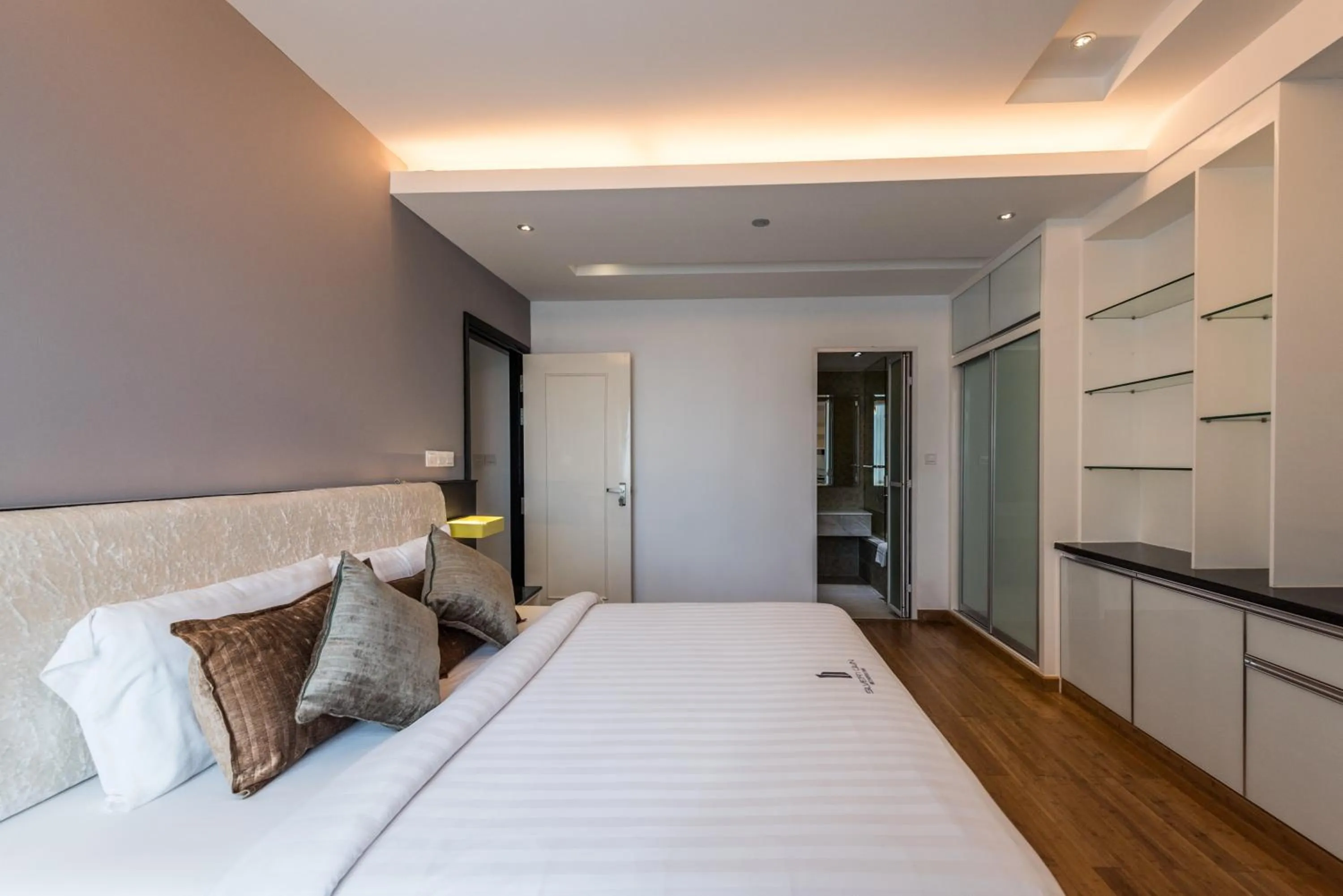 Bedroom, Bed in Naki Suites @ Silvertown