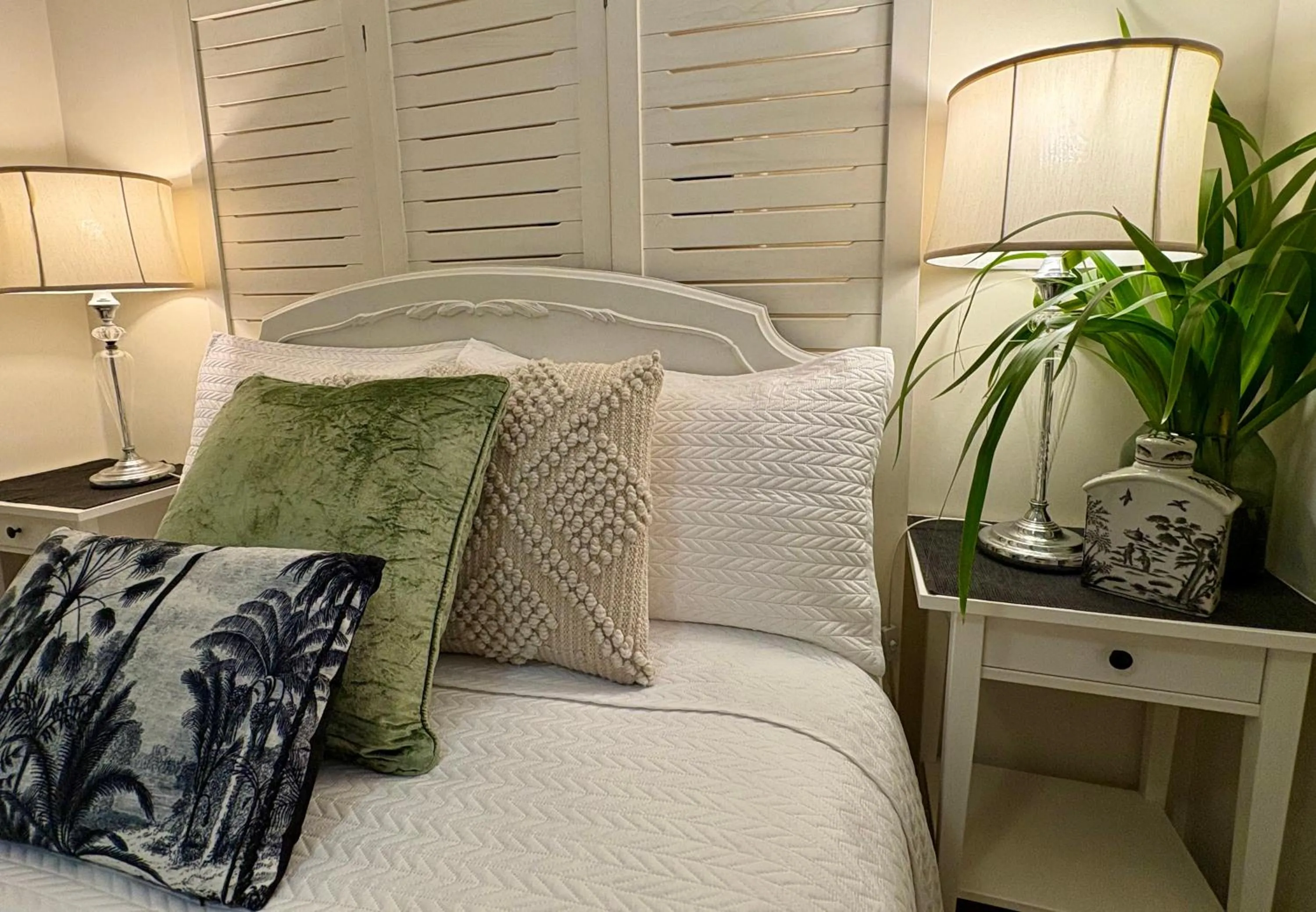 Bed in Jacaranda House Garden Suite