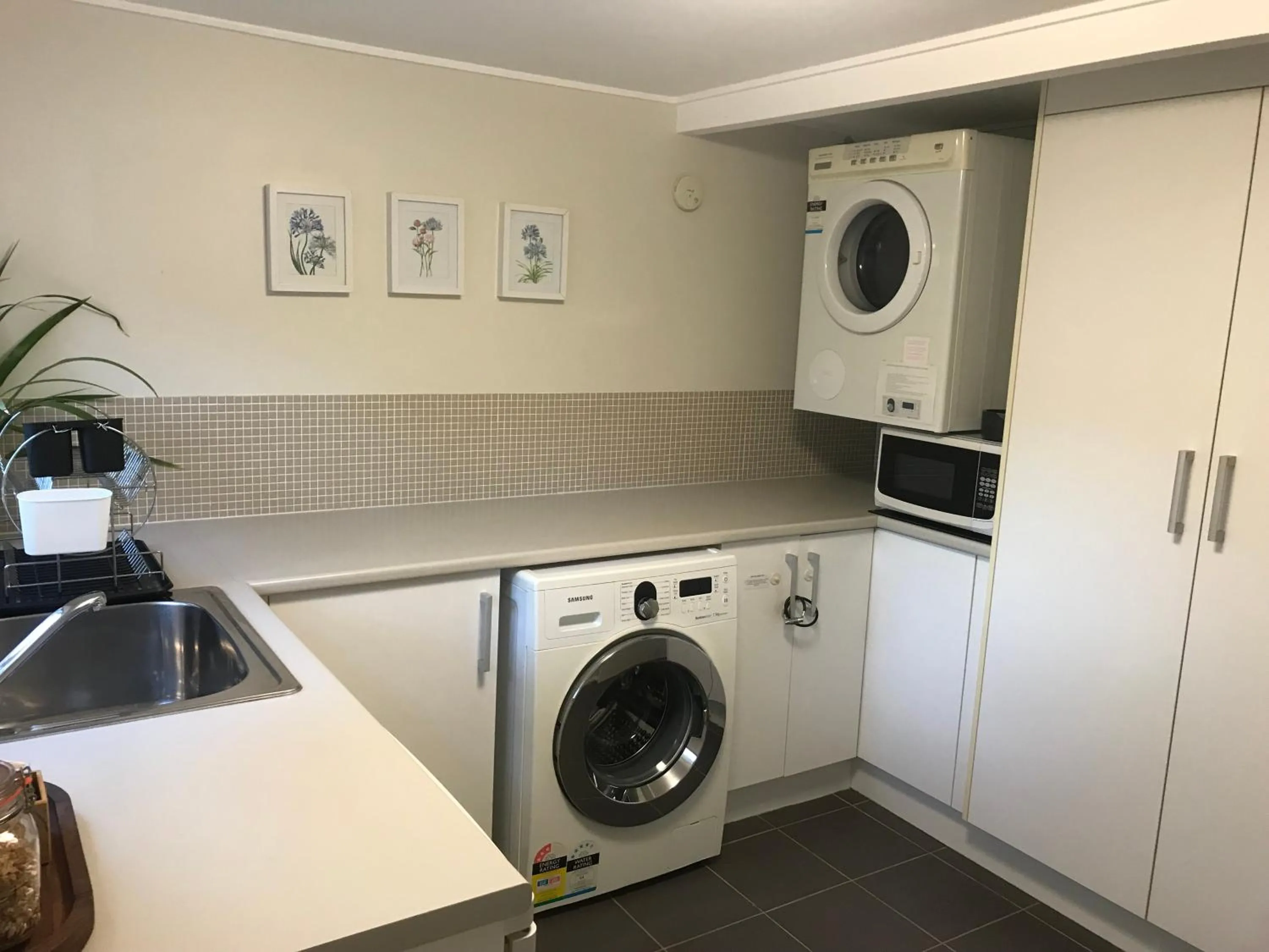 Kitchen or kitchenette in Jacaranda House Garden Suite