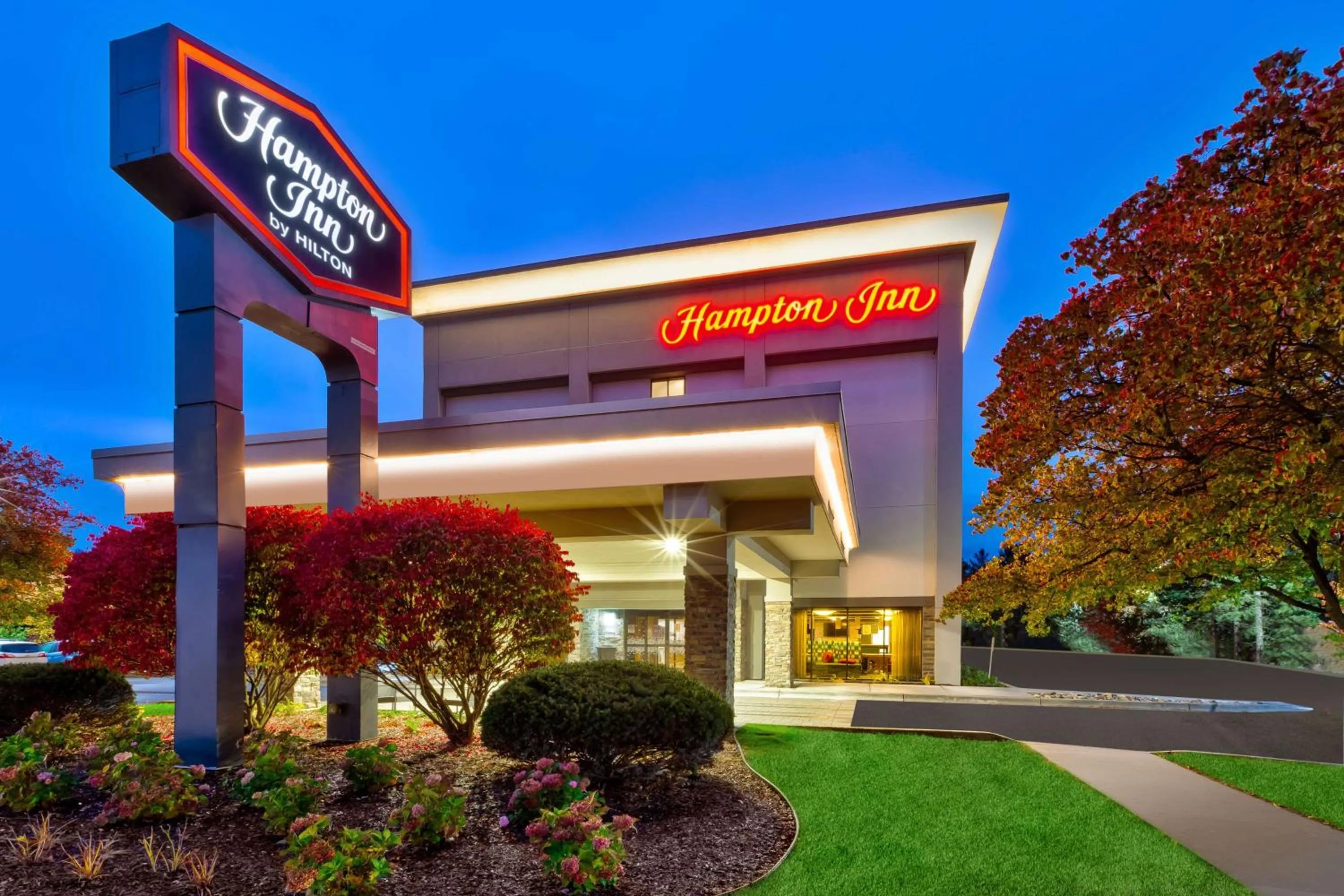 Property building in Hampton Inn Traverse City