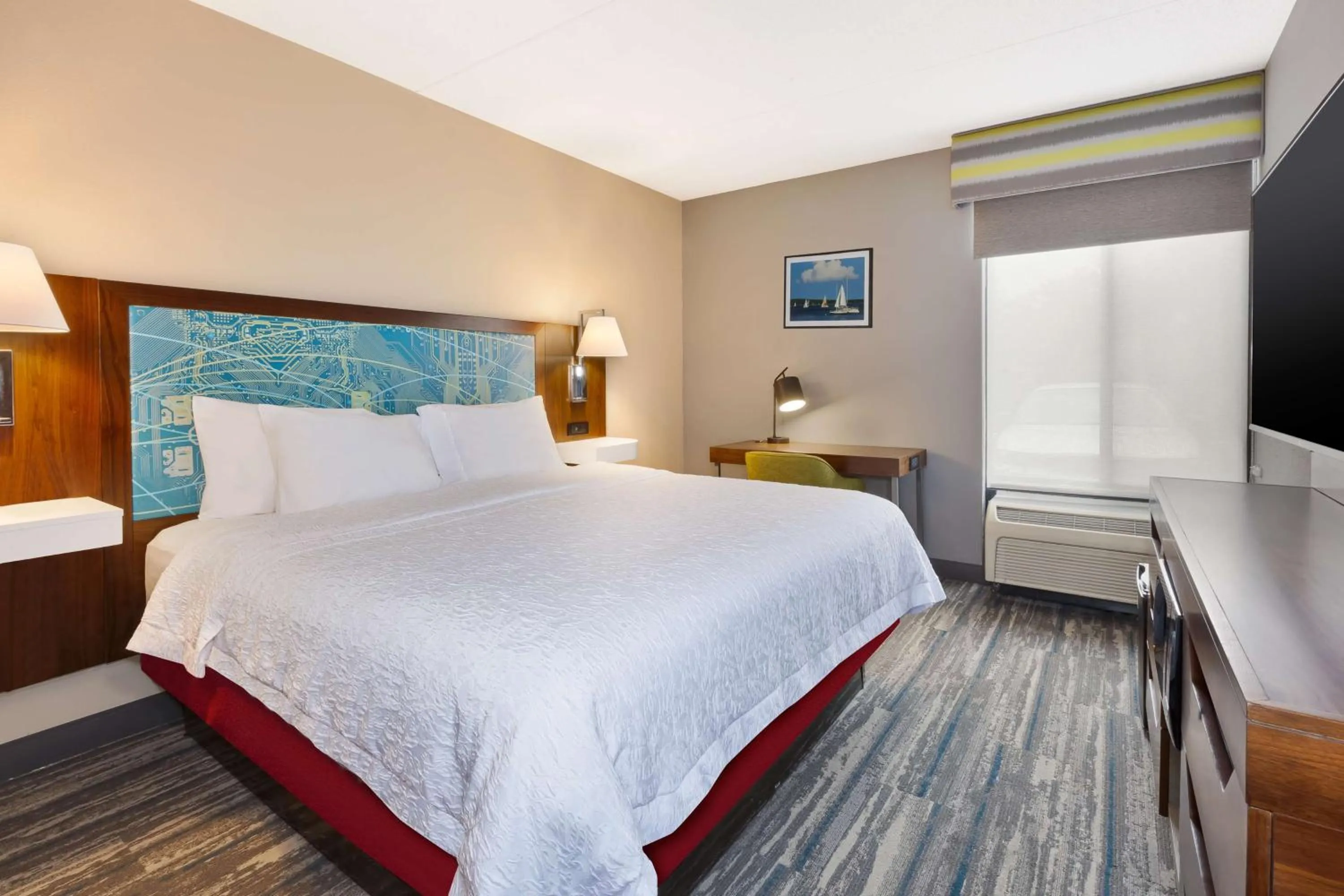 Bed in Hampton Inn Traverse City