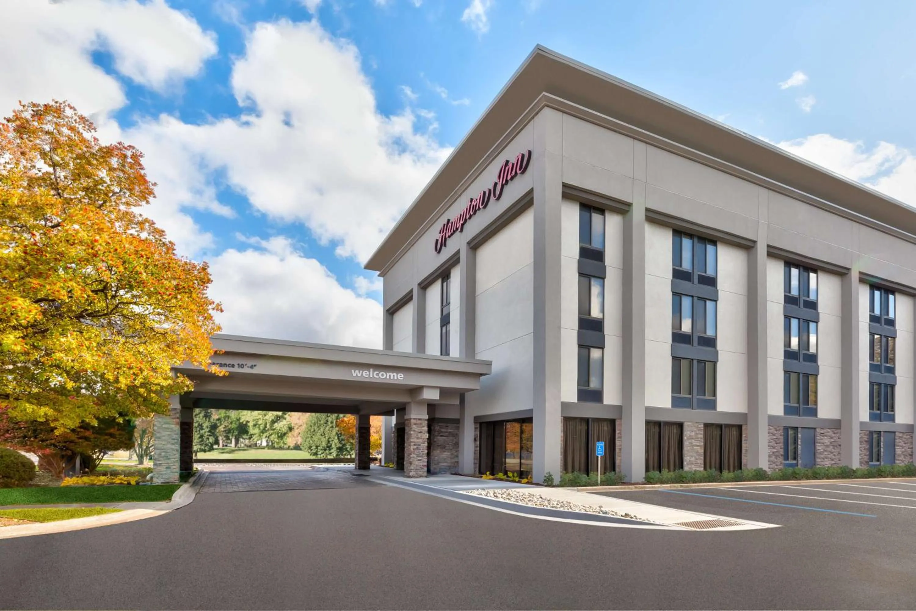 Property building in Hampton Inn Traverse City