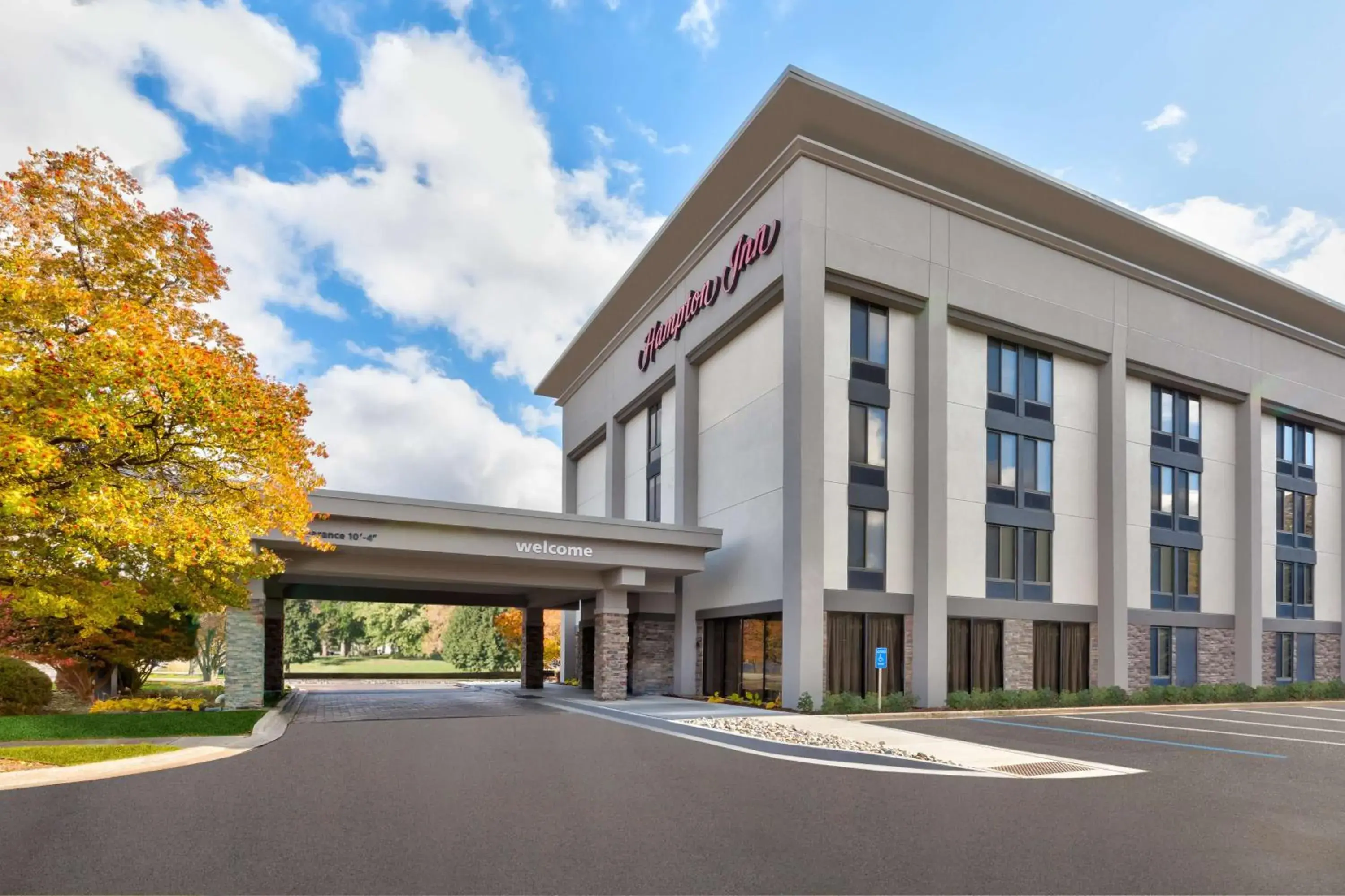 Property building in Hampton Inn Traverse City Property building in Hampton Inn Traverse City