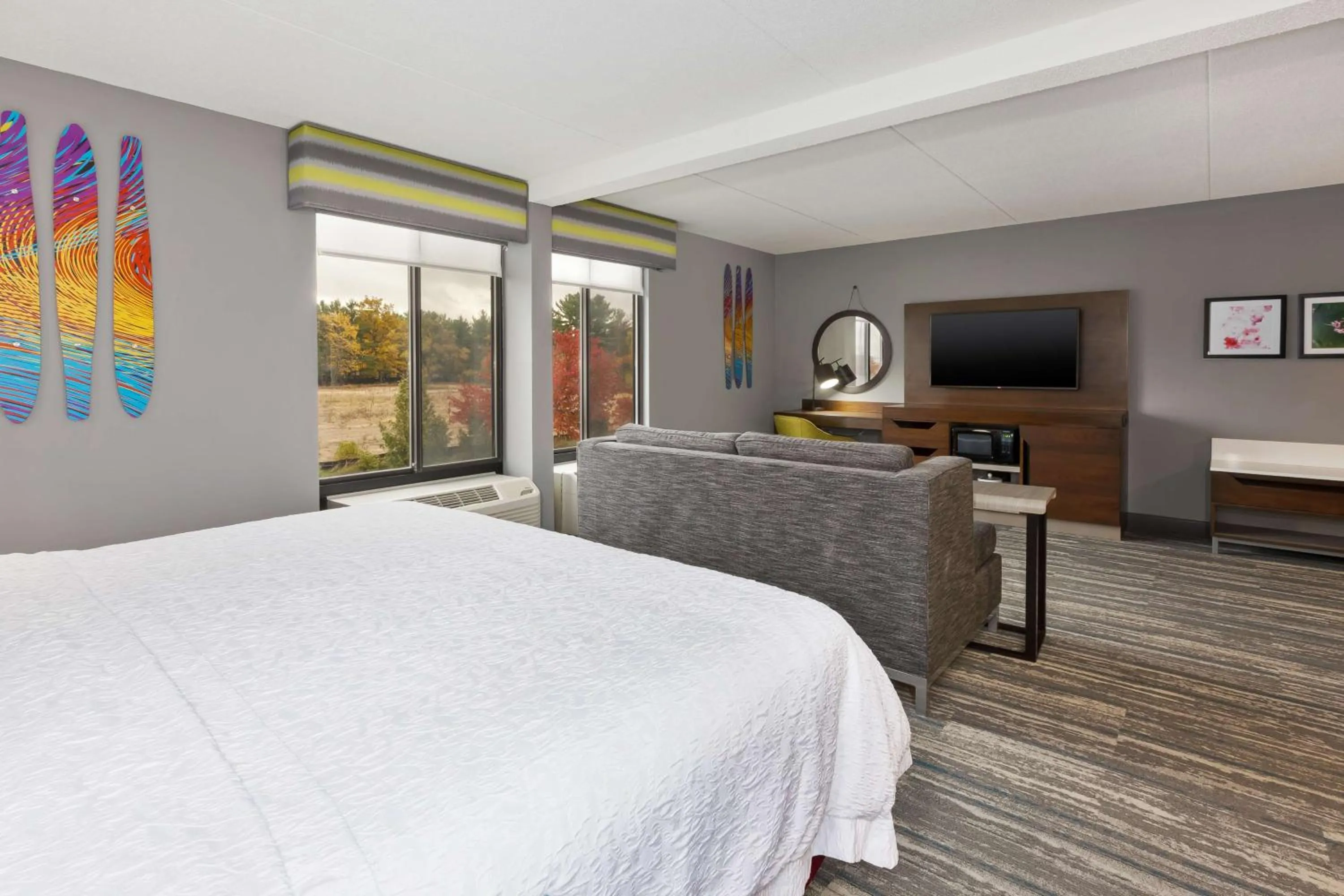 Bedroom, Bed in Hampton Inn Traverse City