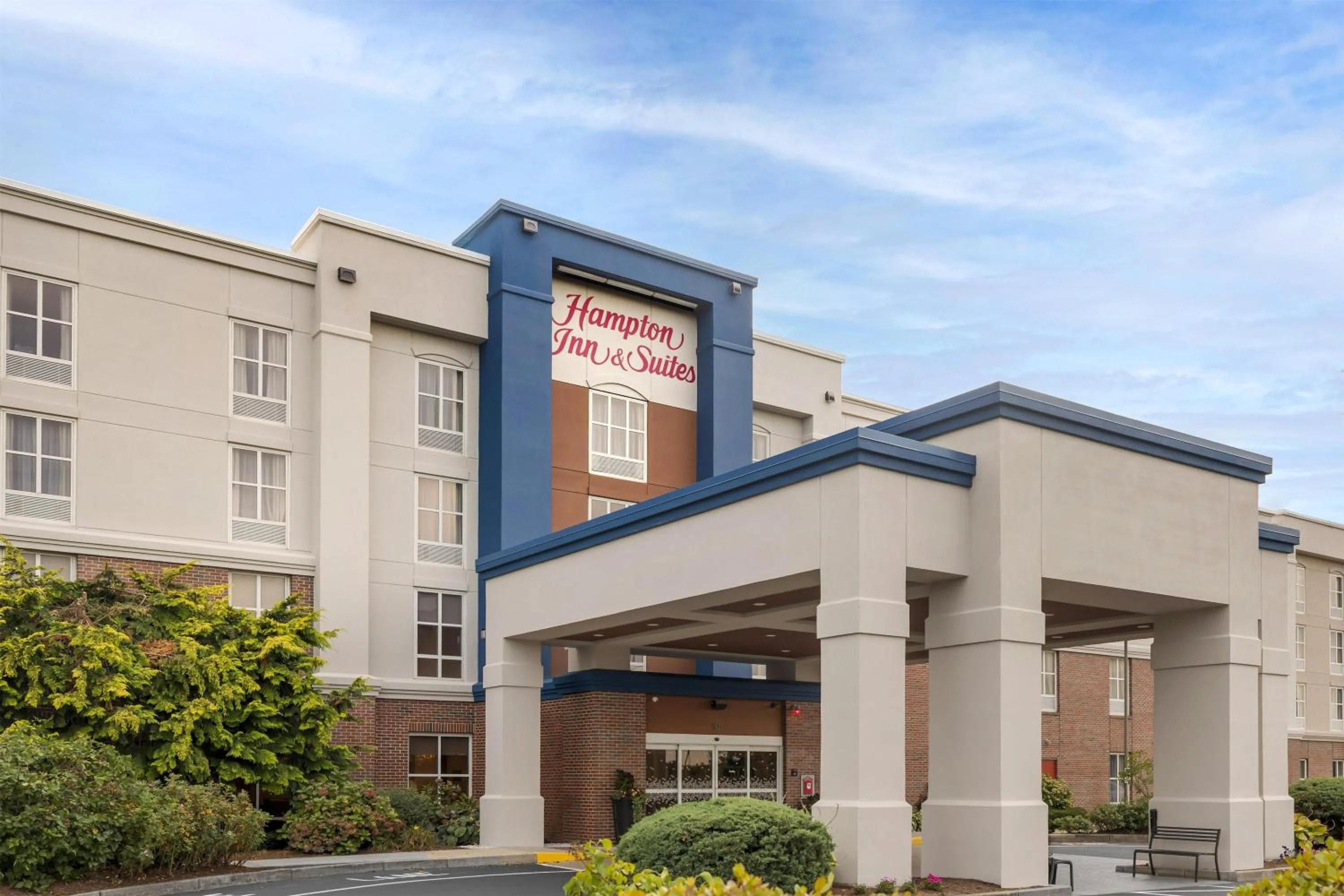 Property building in Hampton Inn & Suites by Hilton Plymouth