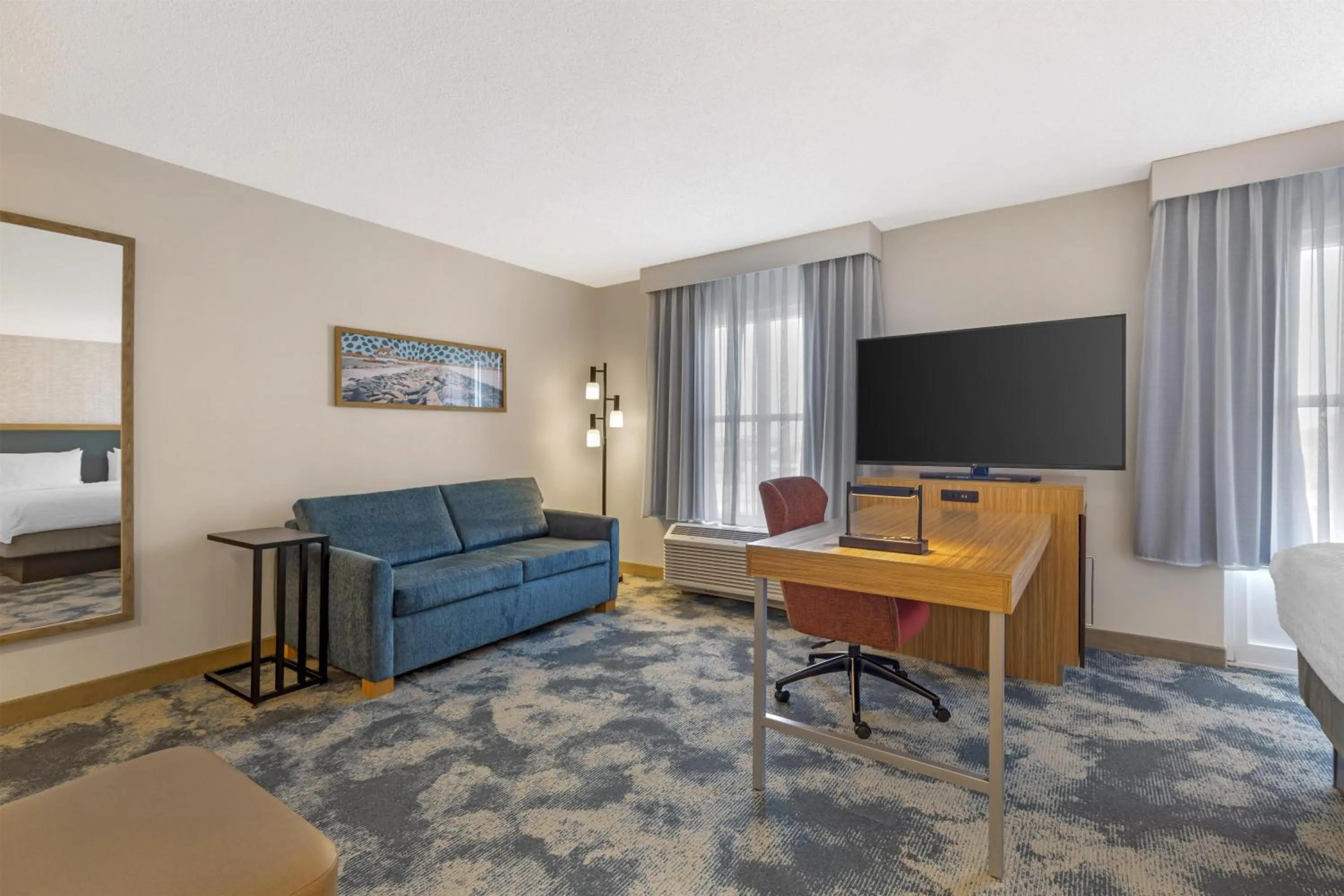 Living room in Hampton Inn & Suites by Hilton Plymouth