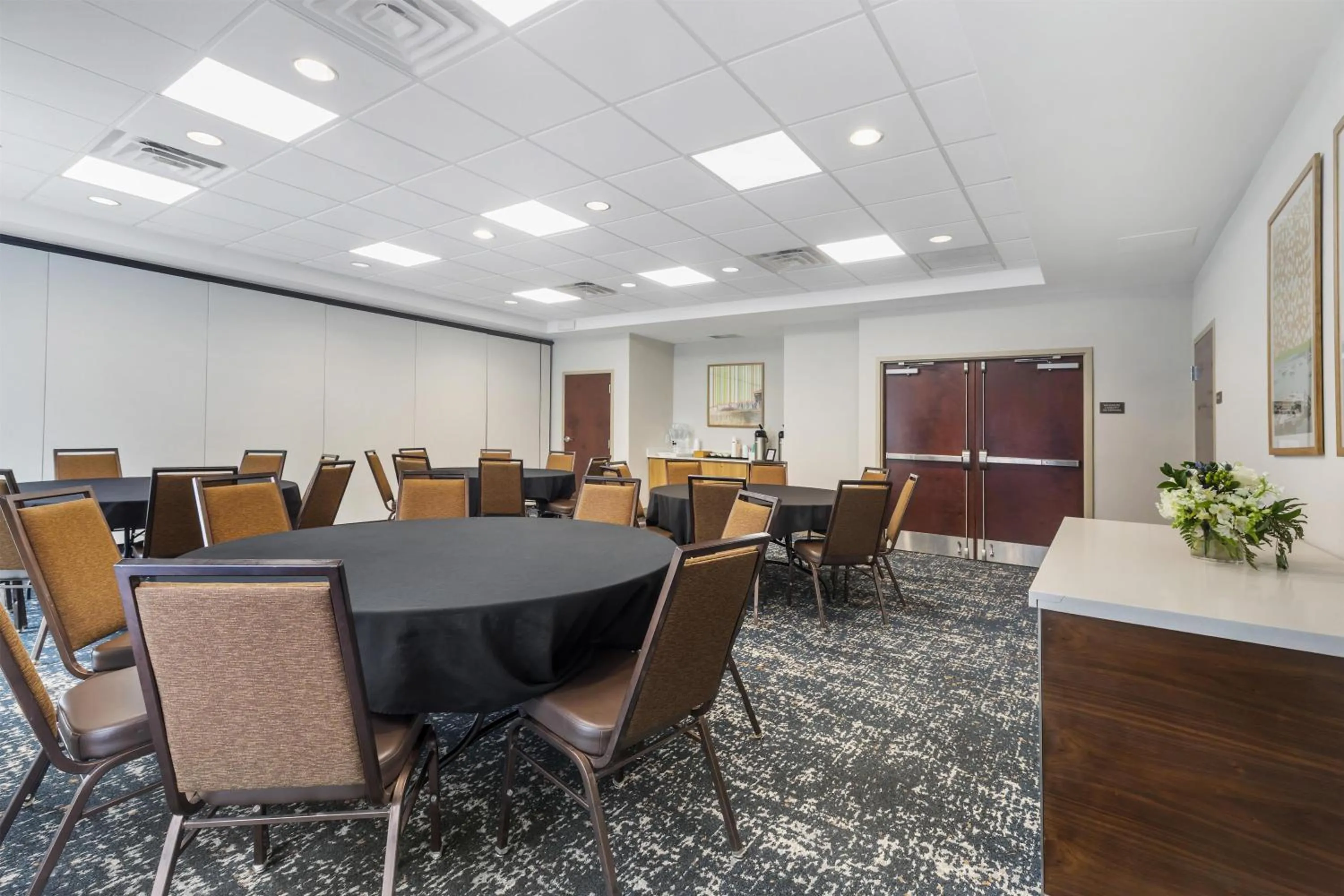 Meeting/conference room in Hampton Inn & Suites by Hilton Plymouth