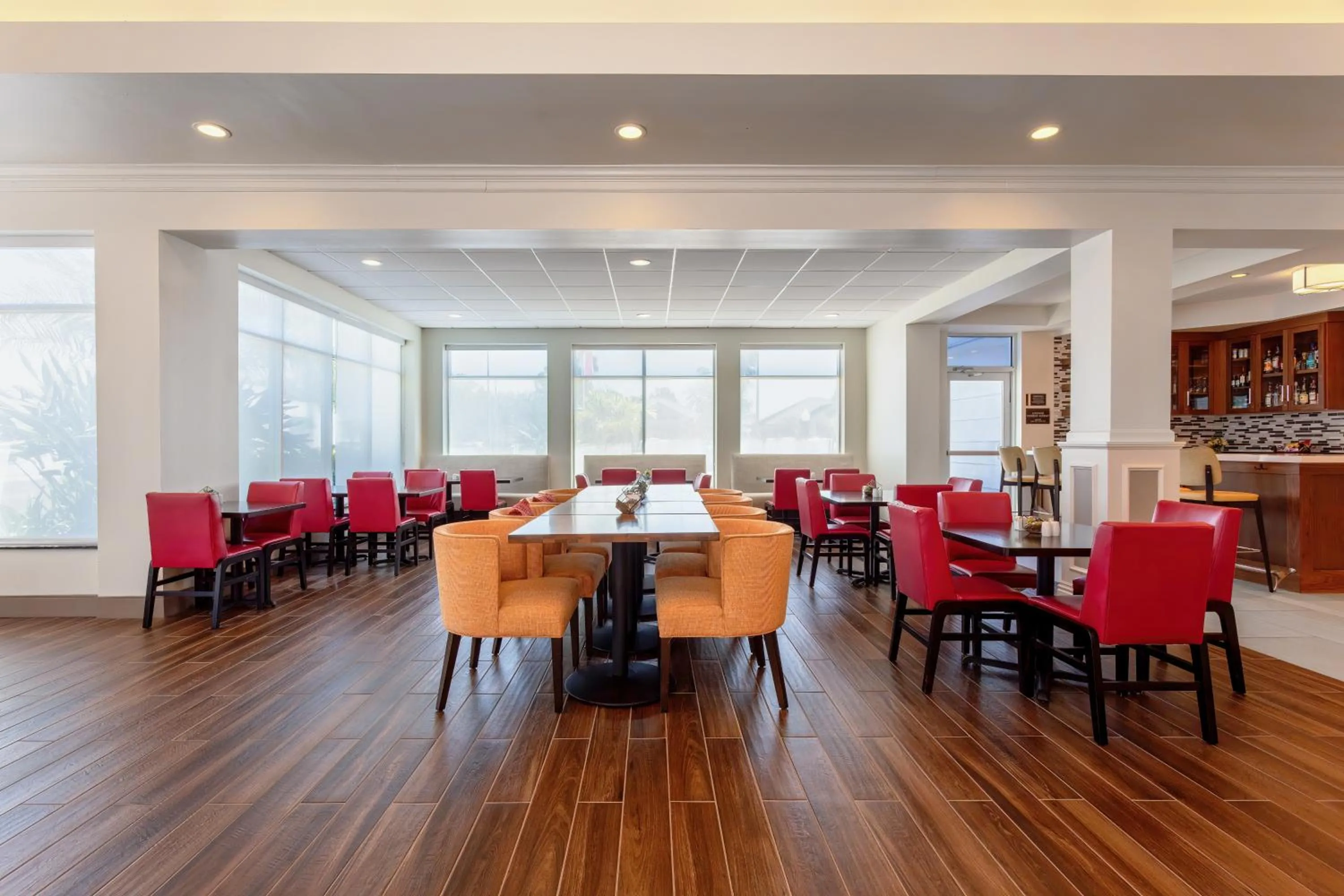 Dining area in Hilton Garden Inn Tampa Northwest/Oldsmar