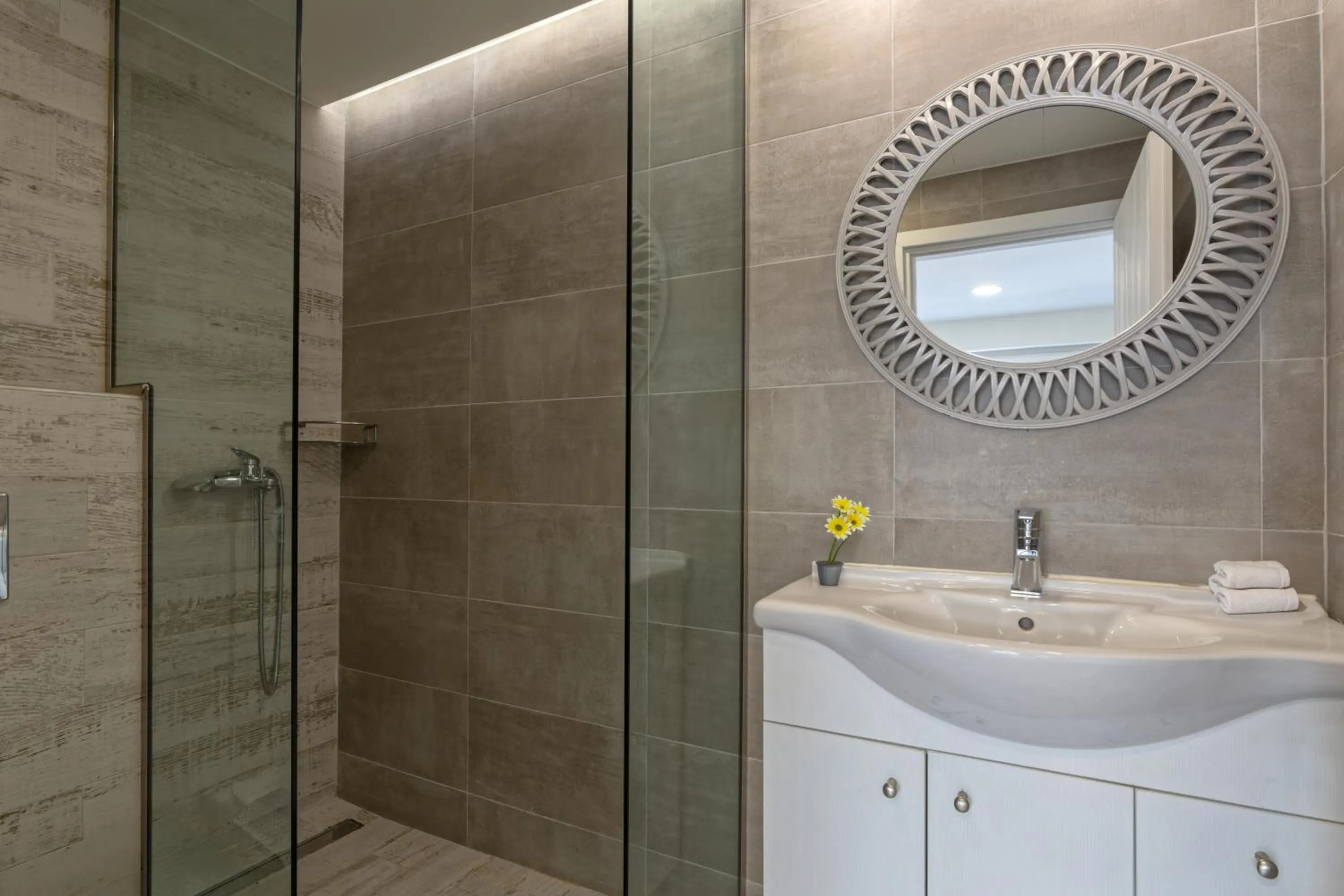 Meltemi Coast Suites