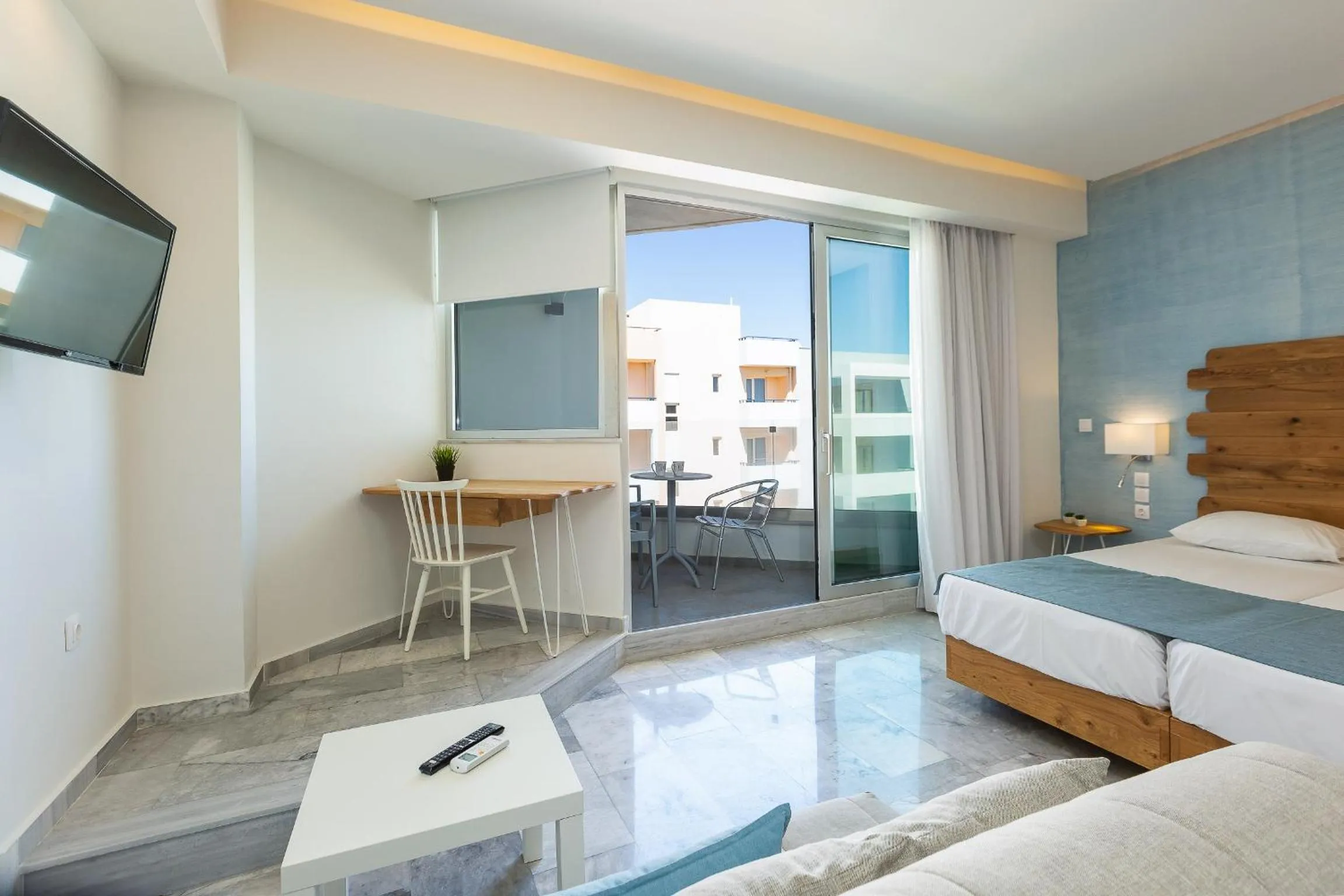 Living room, Bed in Meltemi Coast Suites