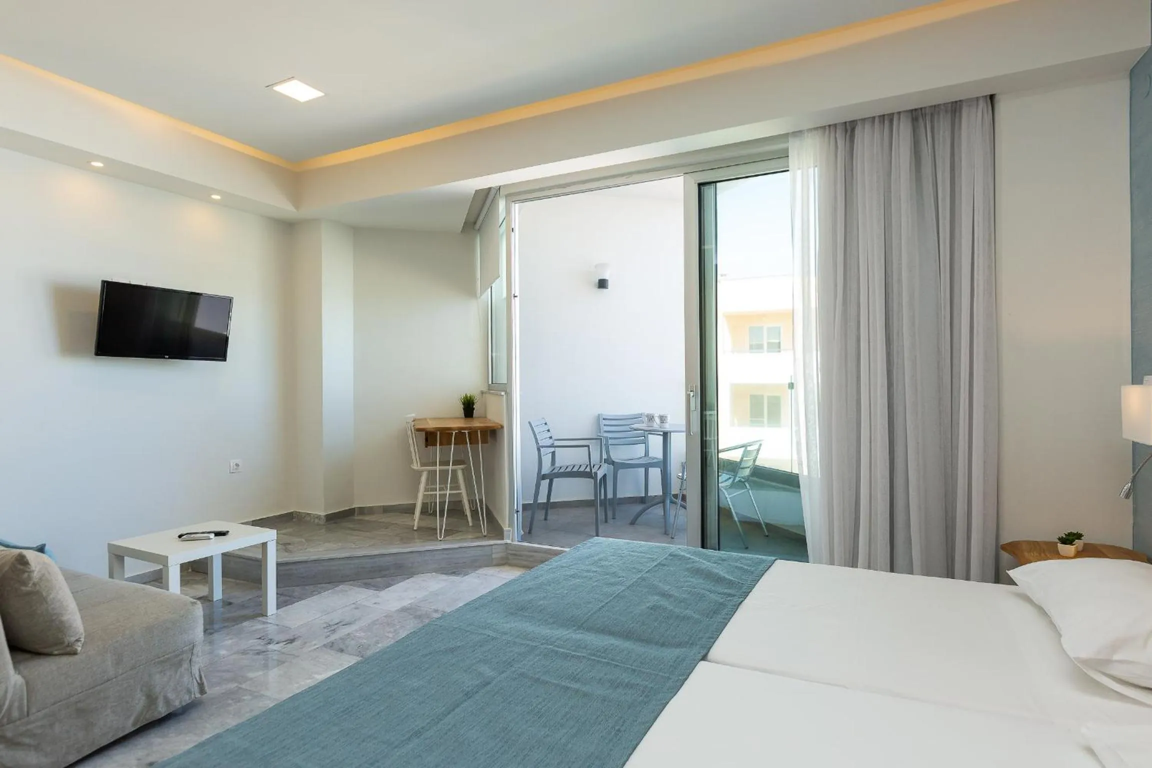 Balcony/Terrace, Bed in Meltemi Coast Suites