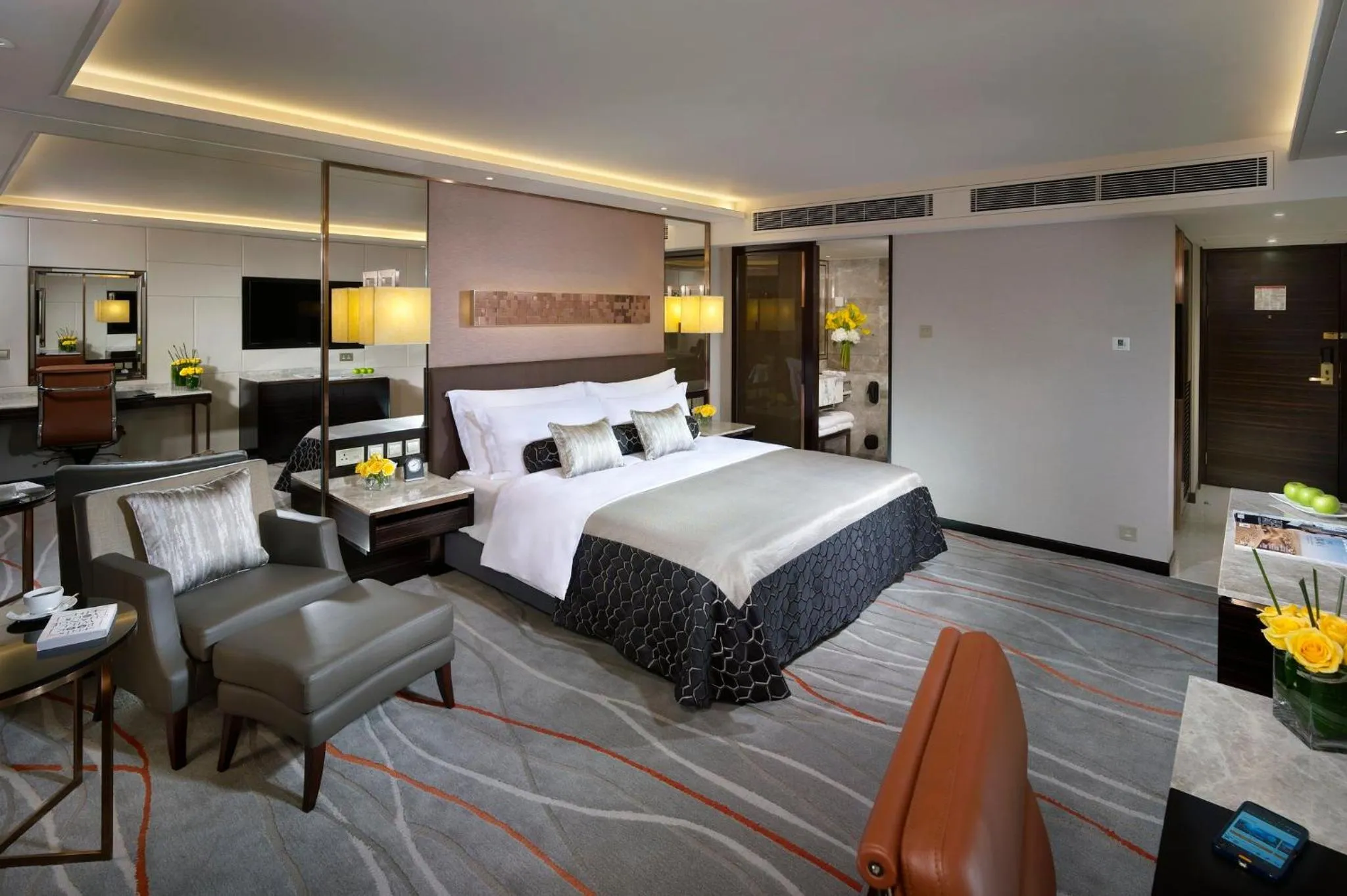 Photo of the whole room, Bed in InterContinental Grand Stanford Hong Kong by IHG