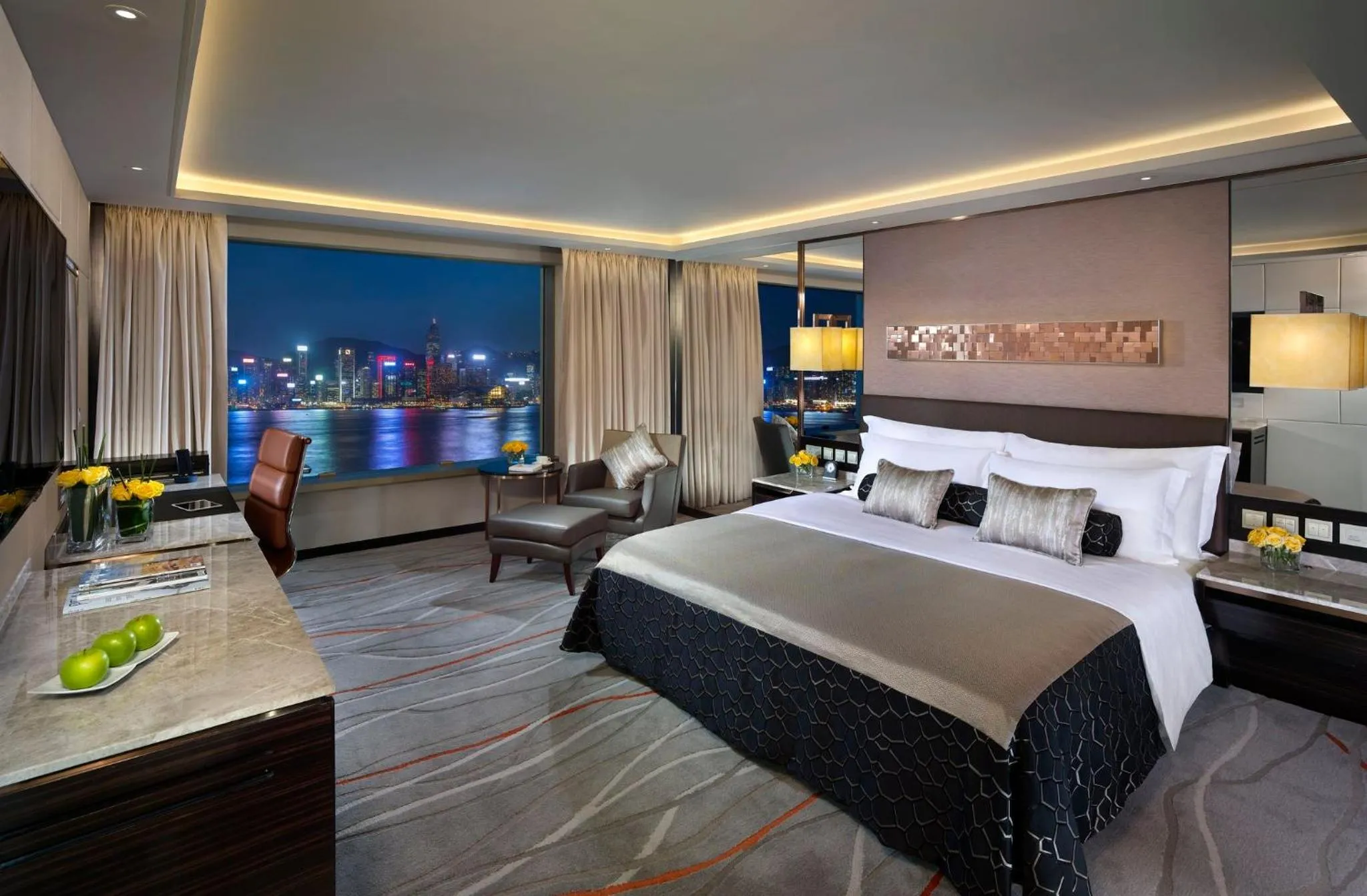 Photo of the whole room, Bed in InterContinental Grand Stanford Hong Kong by IHG