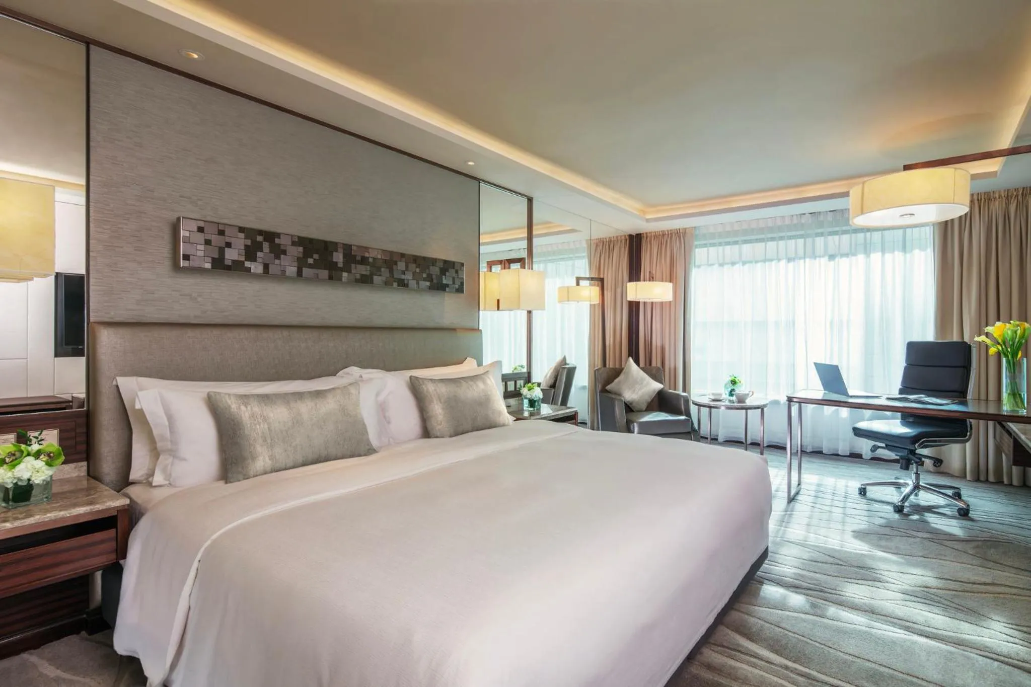 Photo of the whole room, Bed in InterContinental Grand Stanford Hong Kong by IHG